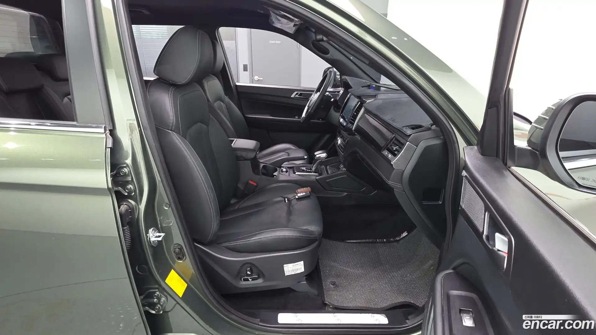 Rexton KG Mobility 2023.2-INNER-036