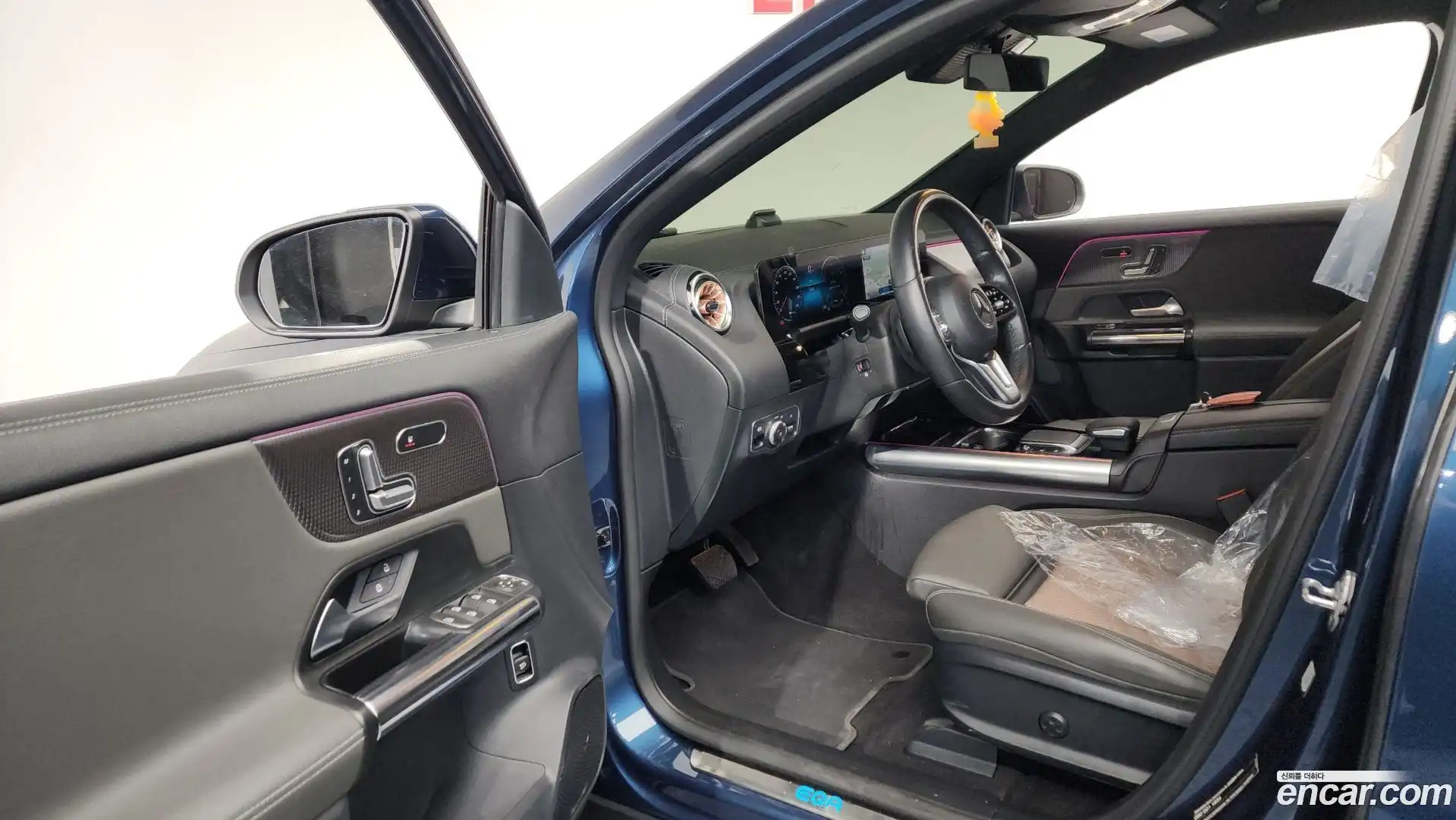 EQA Mercedes-Benz 2021.6-INNER-010