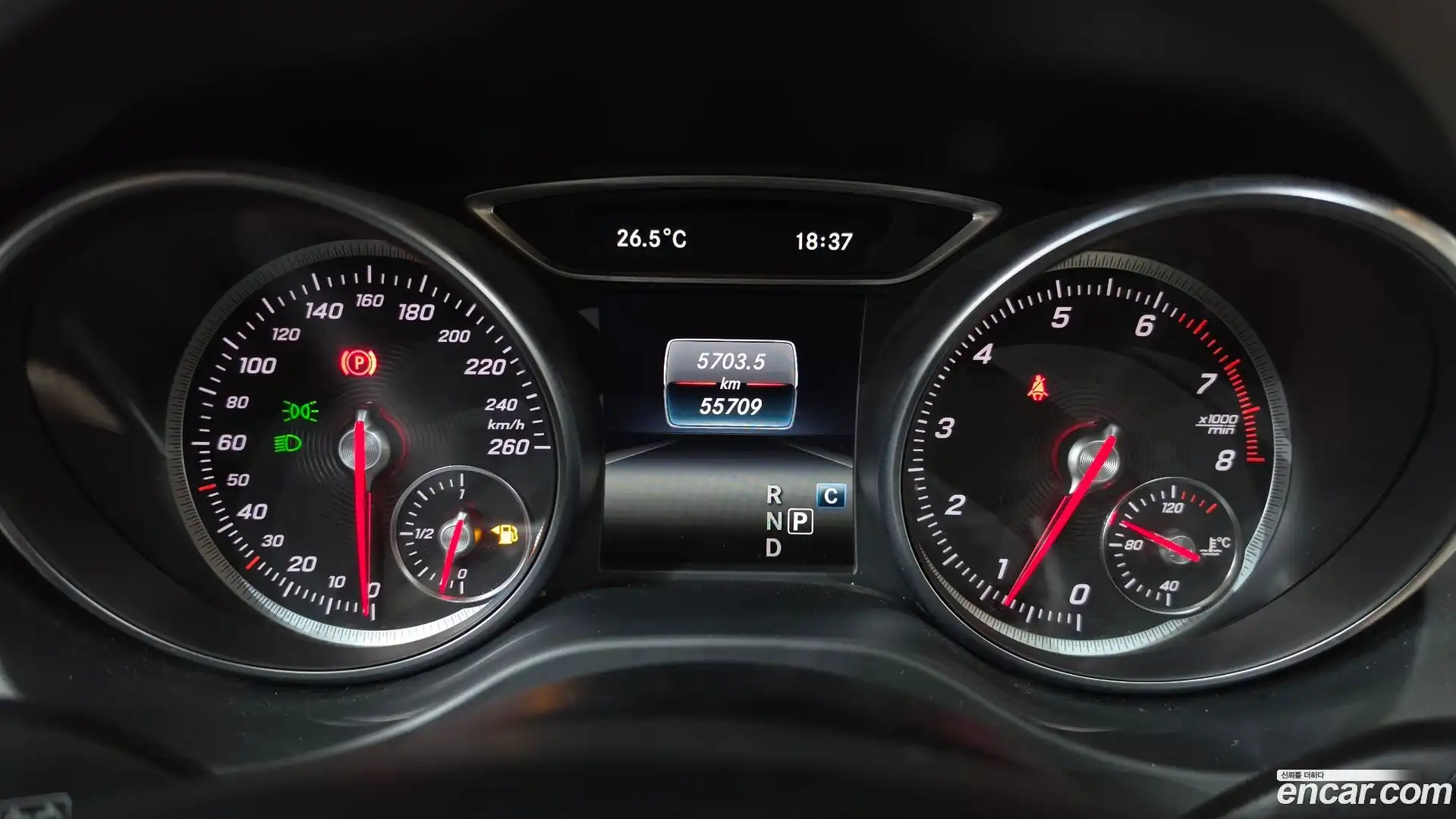 GLA-Class Mercedes-Benz 2019.6-INNER-008
