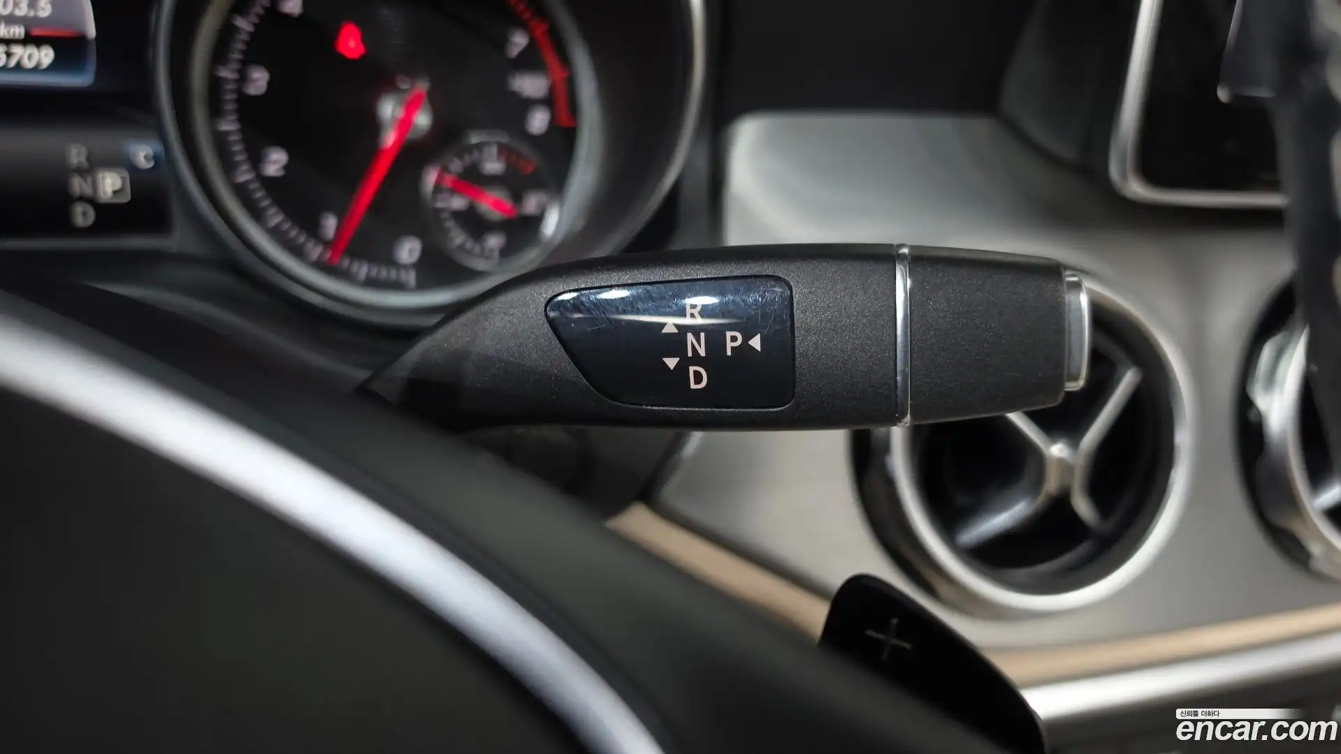 GLA-Class Mercedes-Benz 2019.6-INNER-009