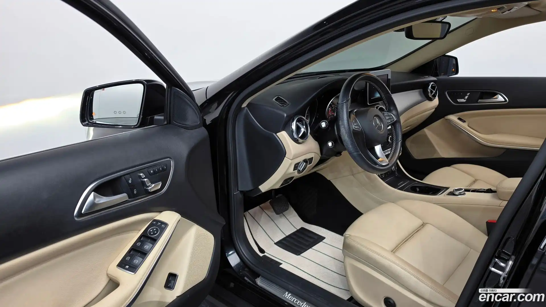 GLA-Class Mercedes-Benz 2019.6-INNER-010