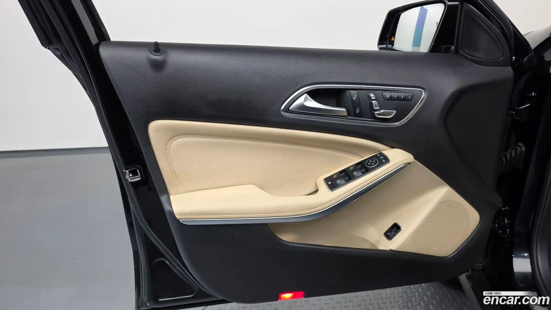 GLA-Class Mercedes-Benz 2019.6-INNER-034
