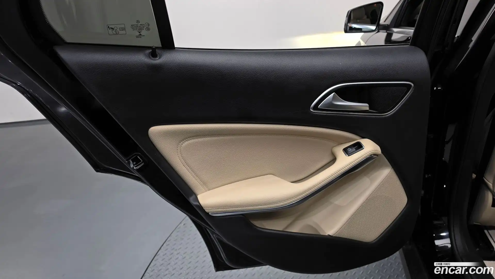 GLA-Class Mercedes-Benz 2019.6-INNER-035