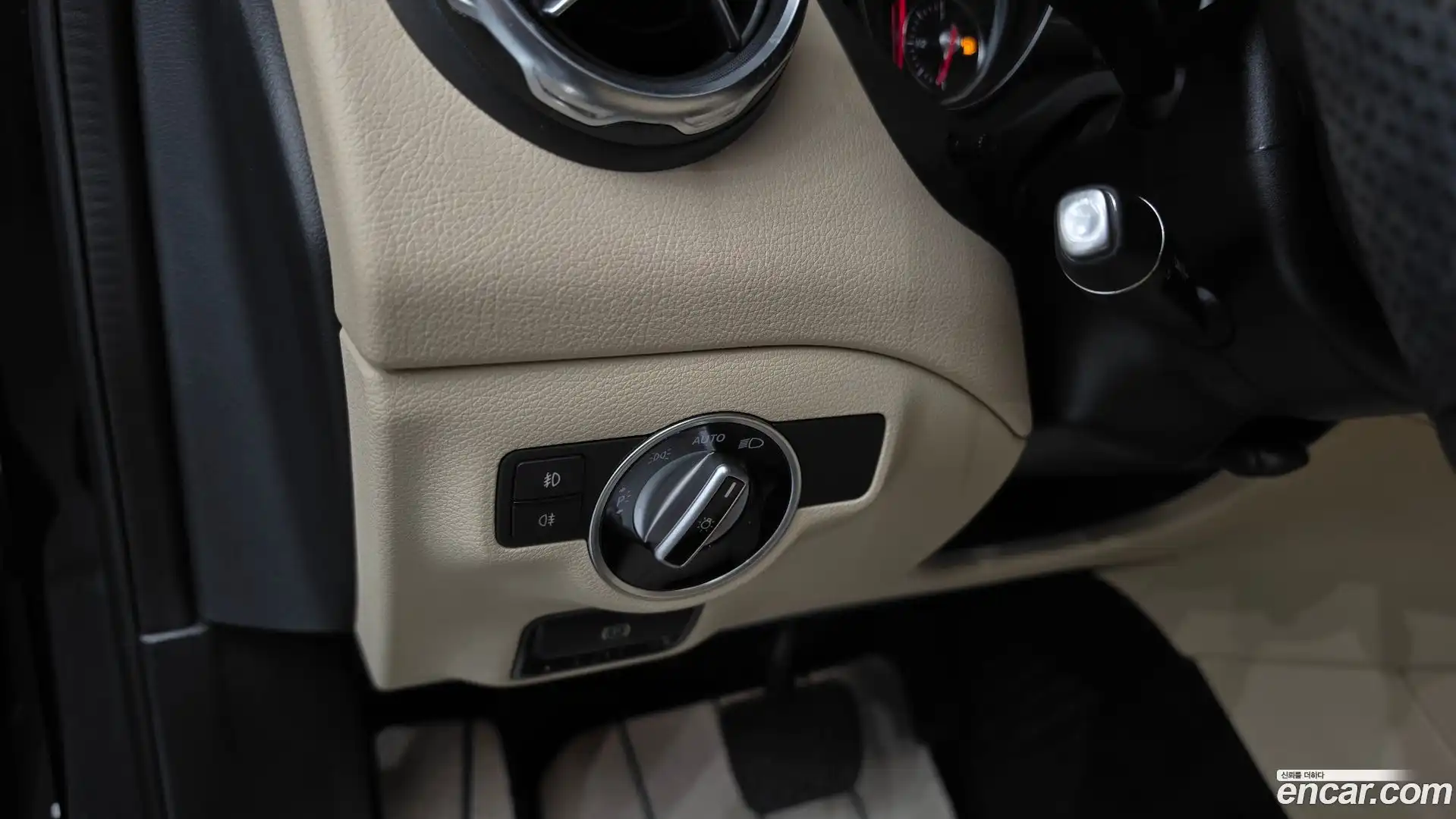 GLA-Class Mercedes-Benz 2019.6-OPTION-040