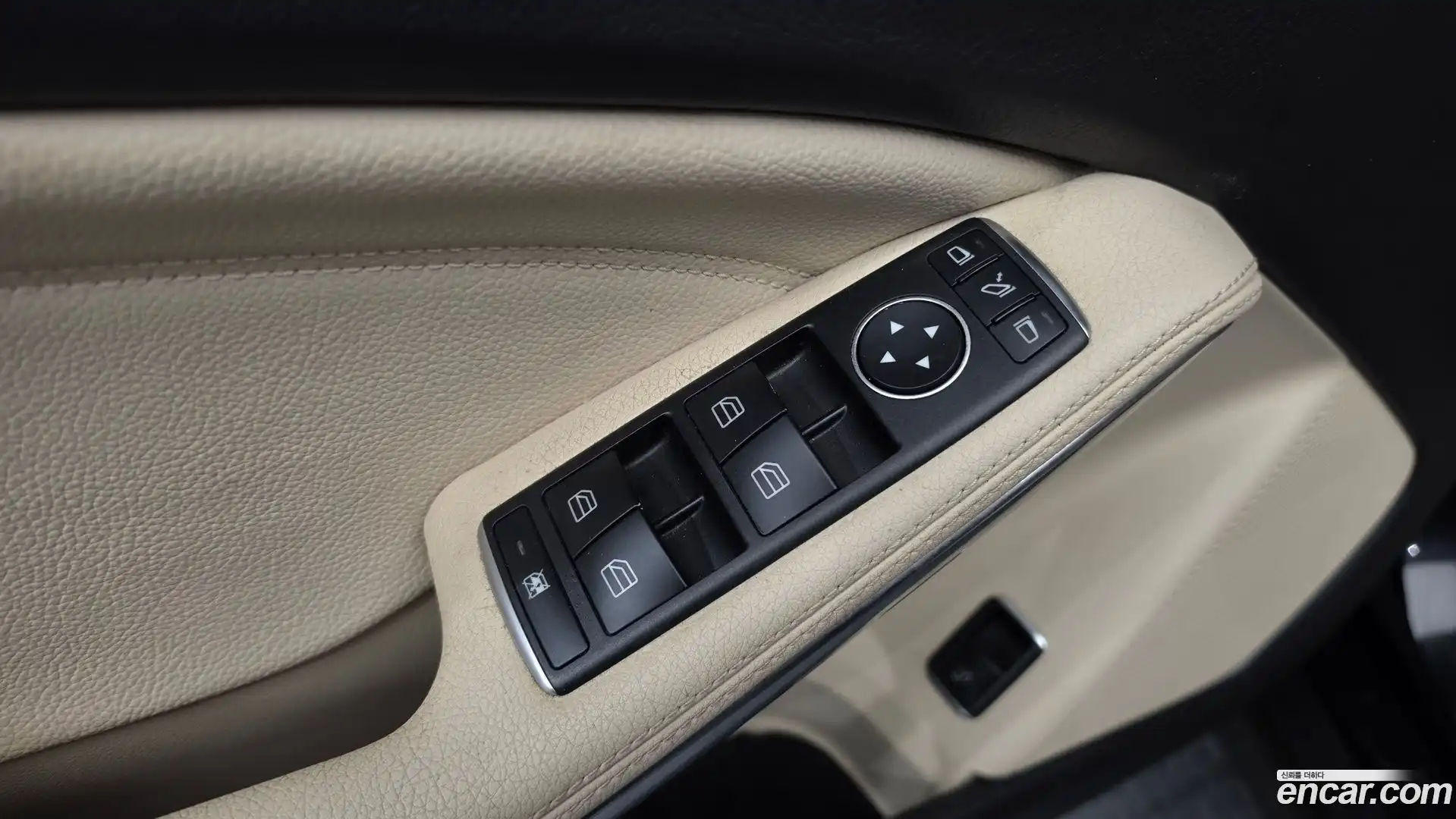 GLA-Class Mercedes-Benz 2019.6-OPTION-043