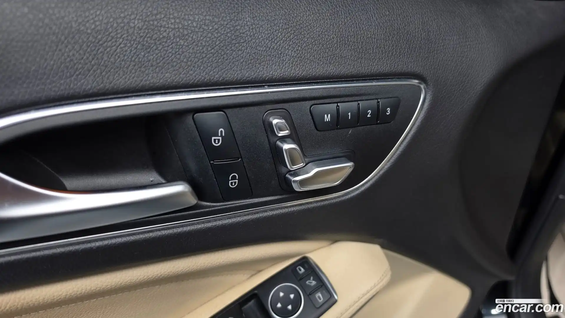 GLA-Class Mercedes-Benz 2019.6-OPTION-046