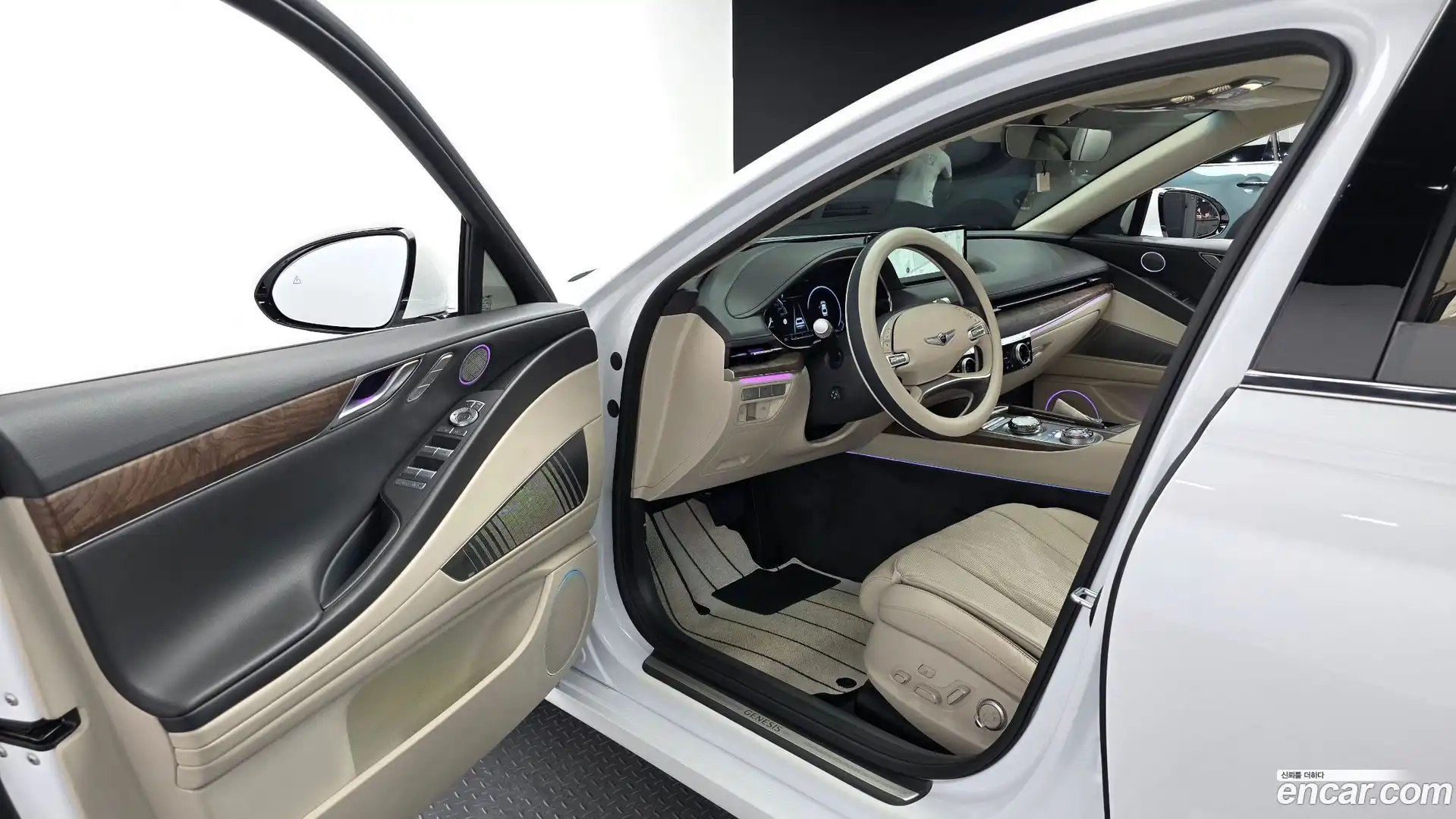 G80 Genesis 2023.0-INNER-010