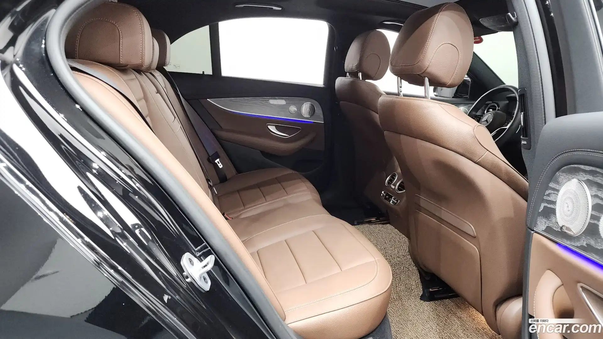 E-Class Mercedes-Benz 2023.8-OPTION-015
