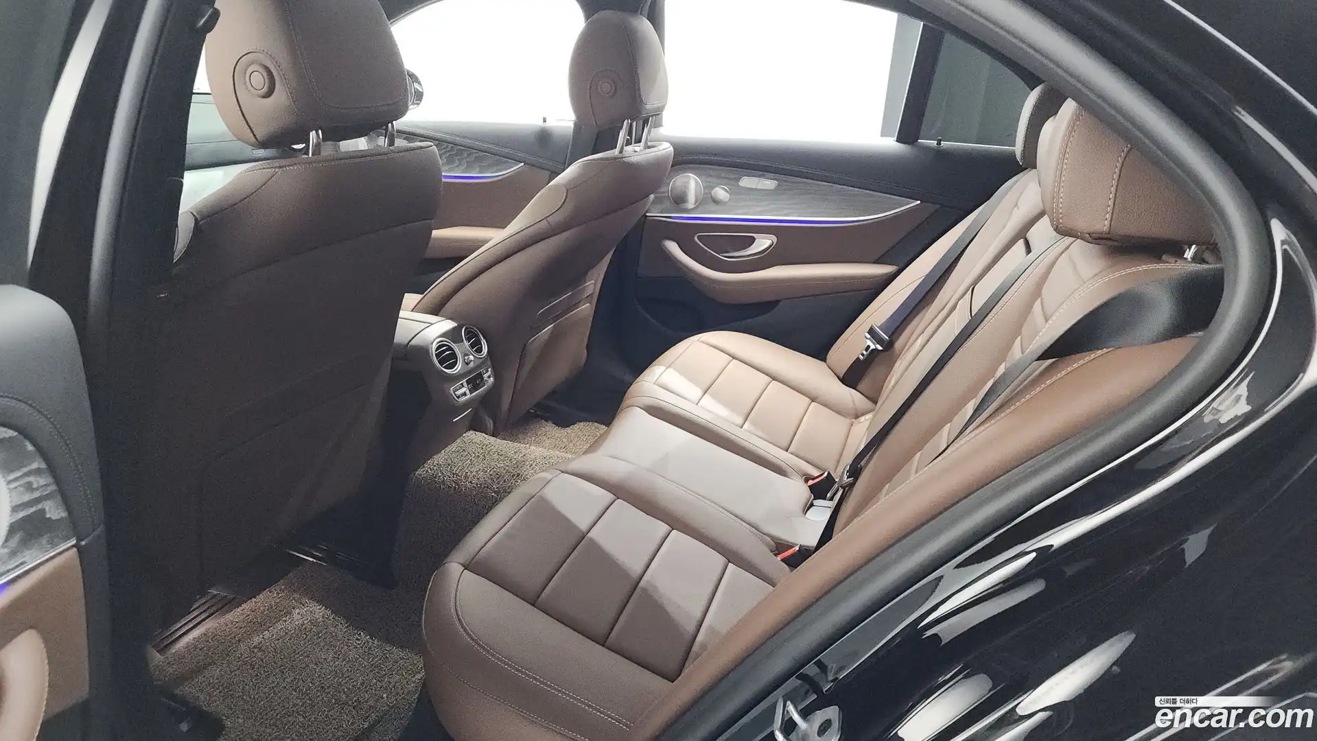 E-Class Mercedes-Benz 2023.8-OPTION-023