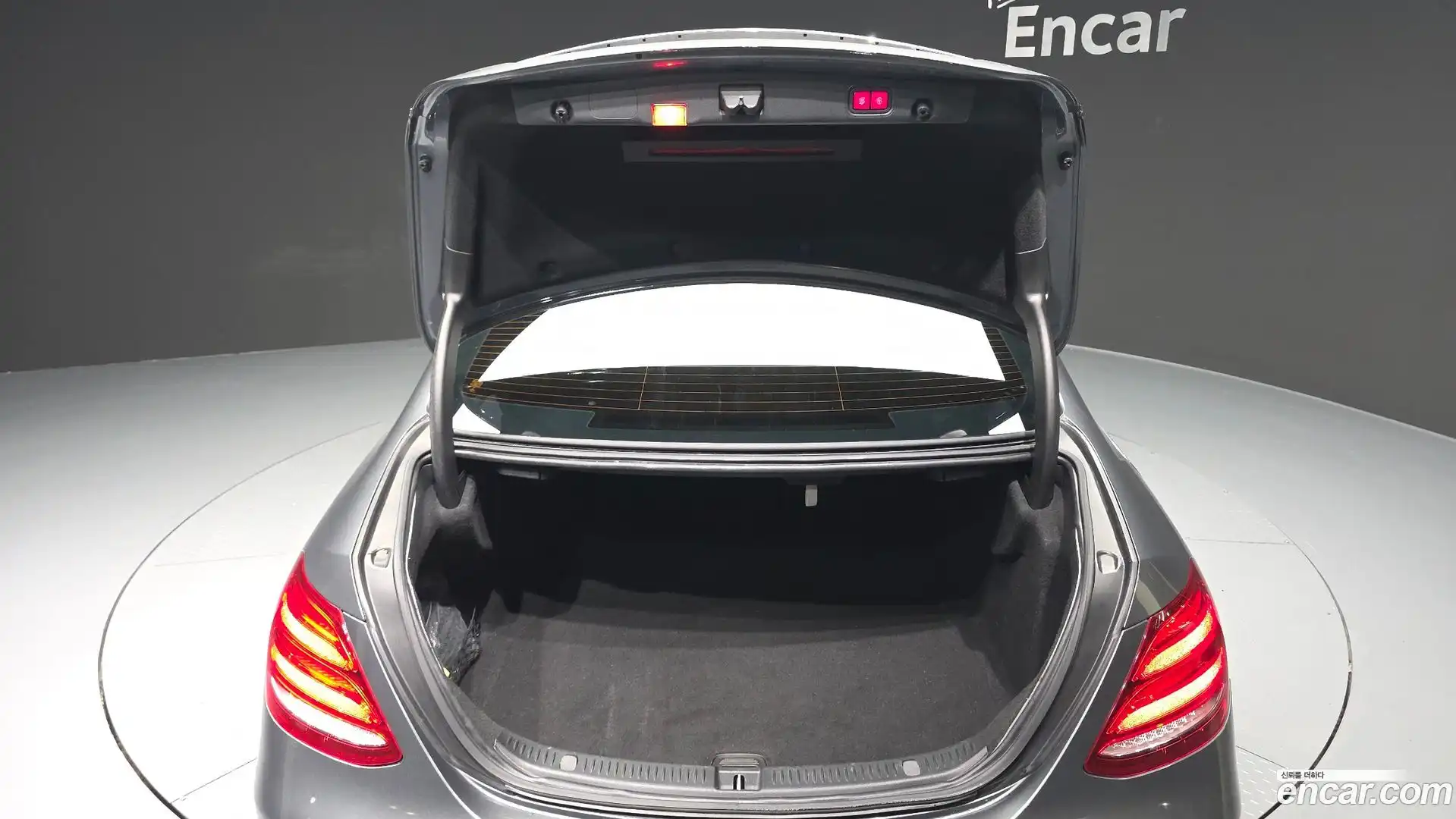 E-Class Mercedes-Benz 2016.11-OPTION-024