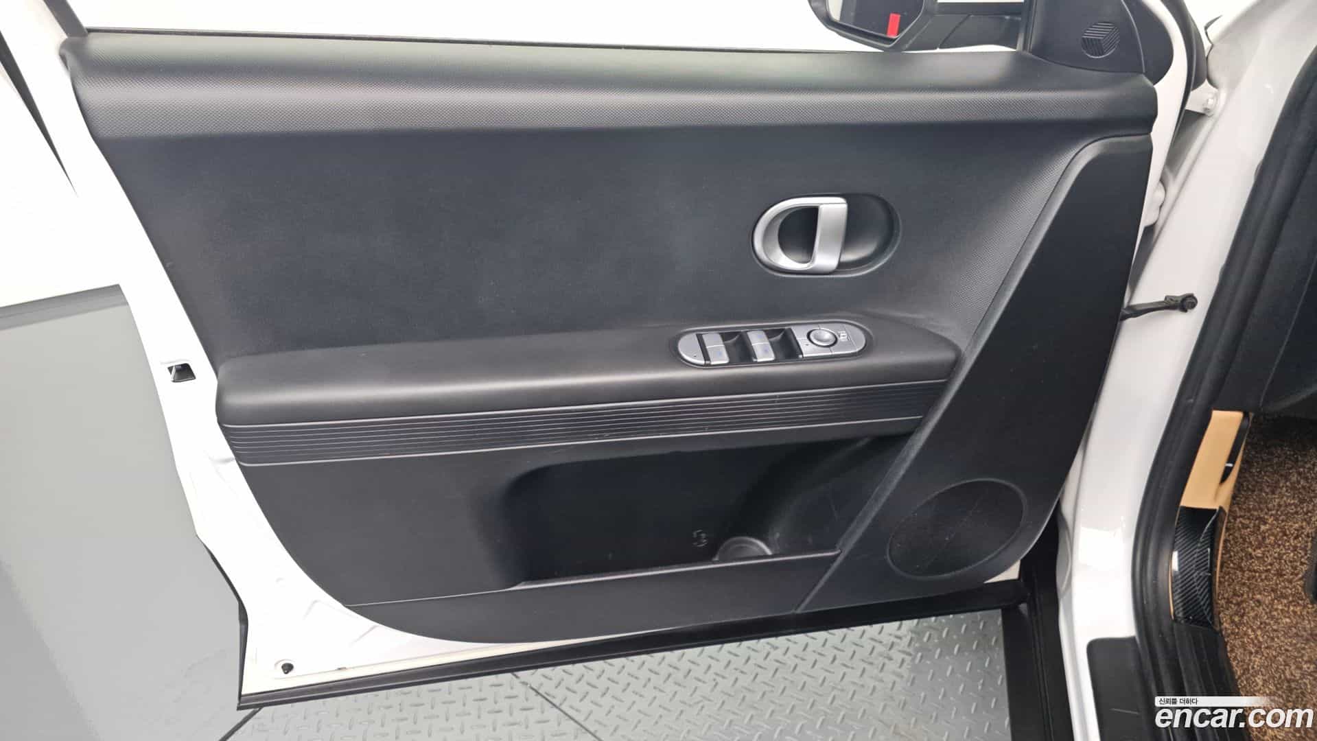 Ioniq5 Hyundai 2023.1-INNER-034