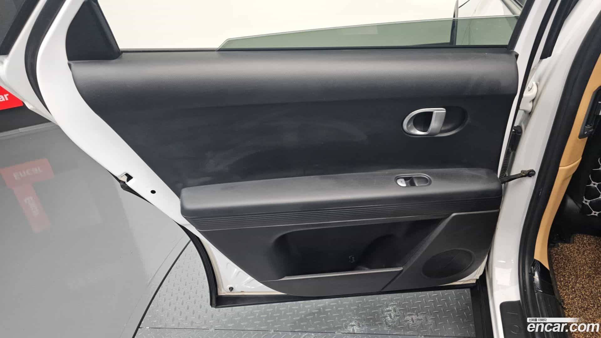 Ioniq5 Hyundai 2023.1-INNER-035