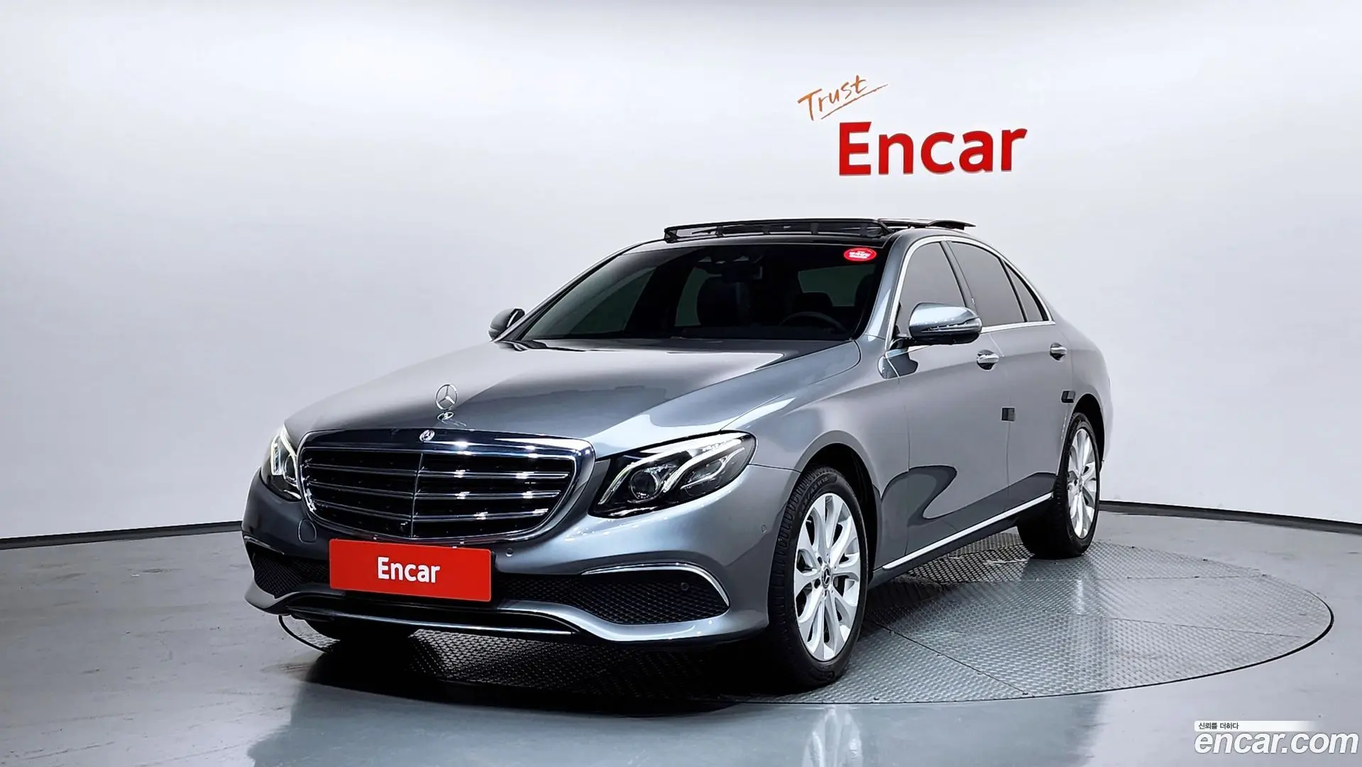 Main__Slider__Photo:E-Class Mercedes-Benz 2019.0-0