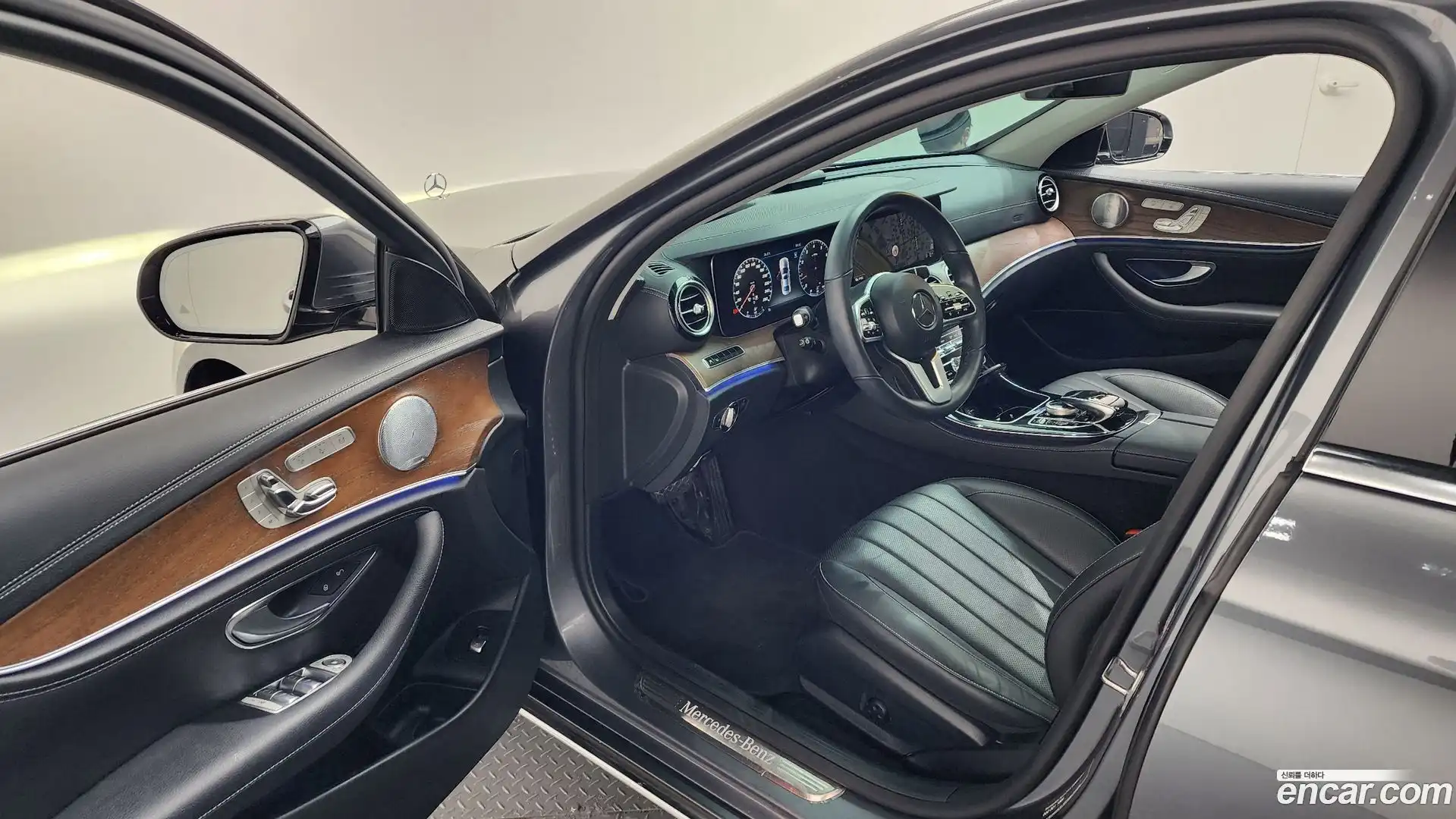 E-Class Mercedes-Benz 2019.0-INNER-010