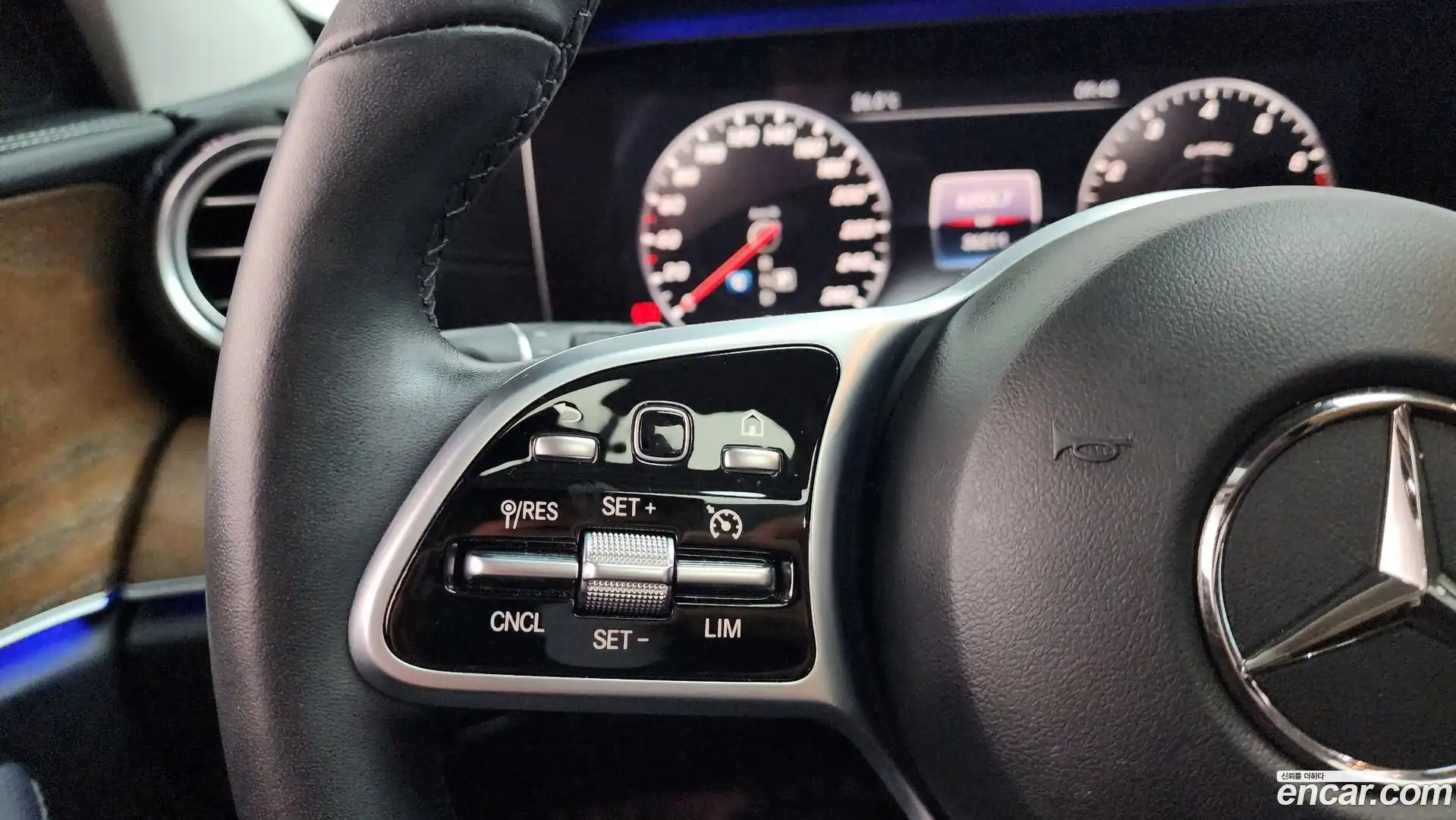 E-Class Mercedes-Benz 2019.0-OPTION-020