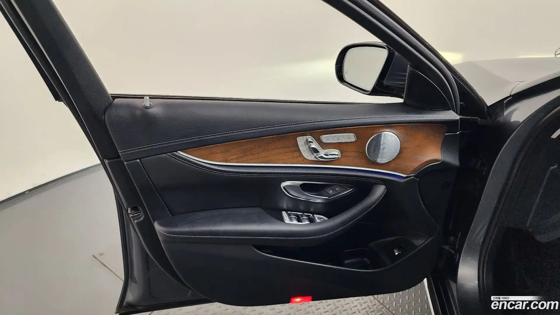 E-Class Mercedes-Benz 2019.0-INNER-034
