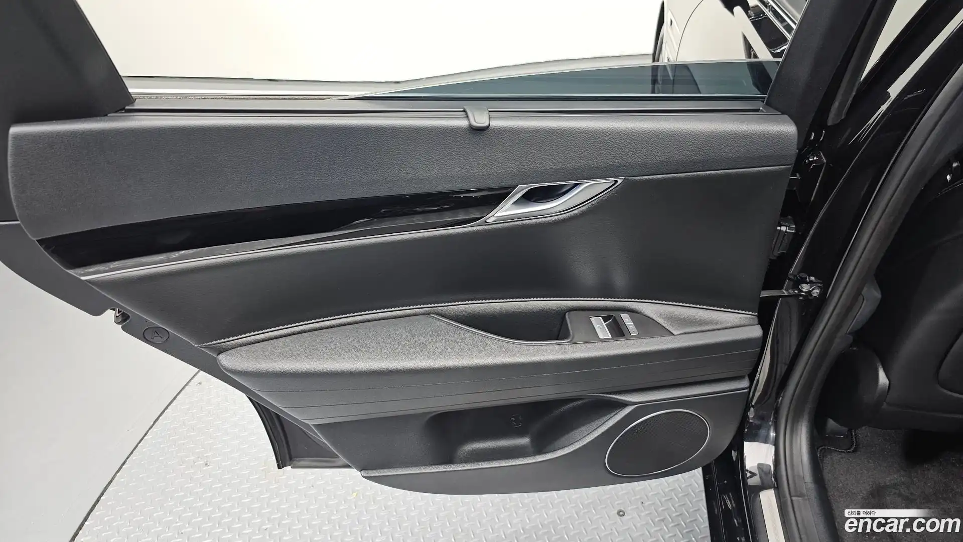 G80 Genesis 2022.4-INNER-035