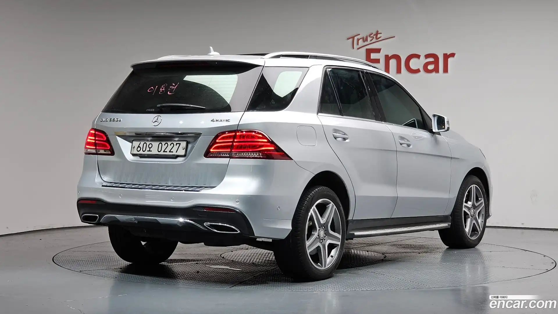 GLE-Class Mercedes-Benz 2016.9-OUTER-002
