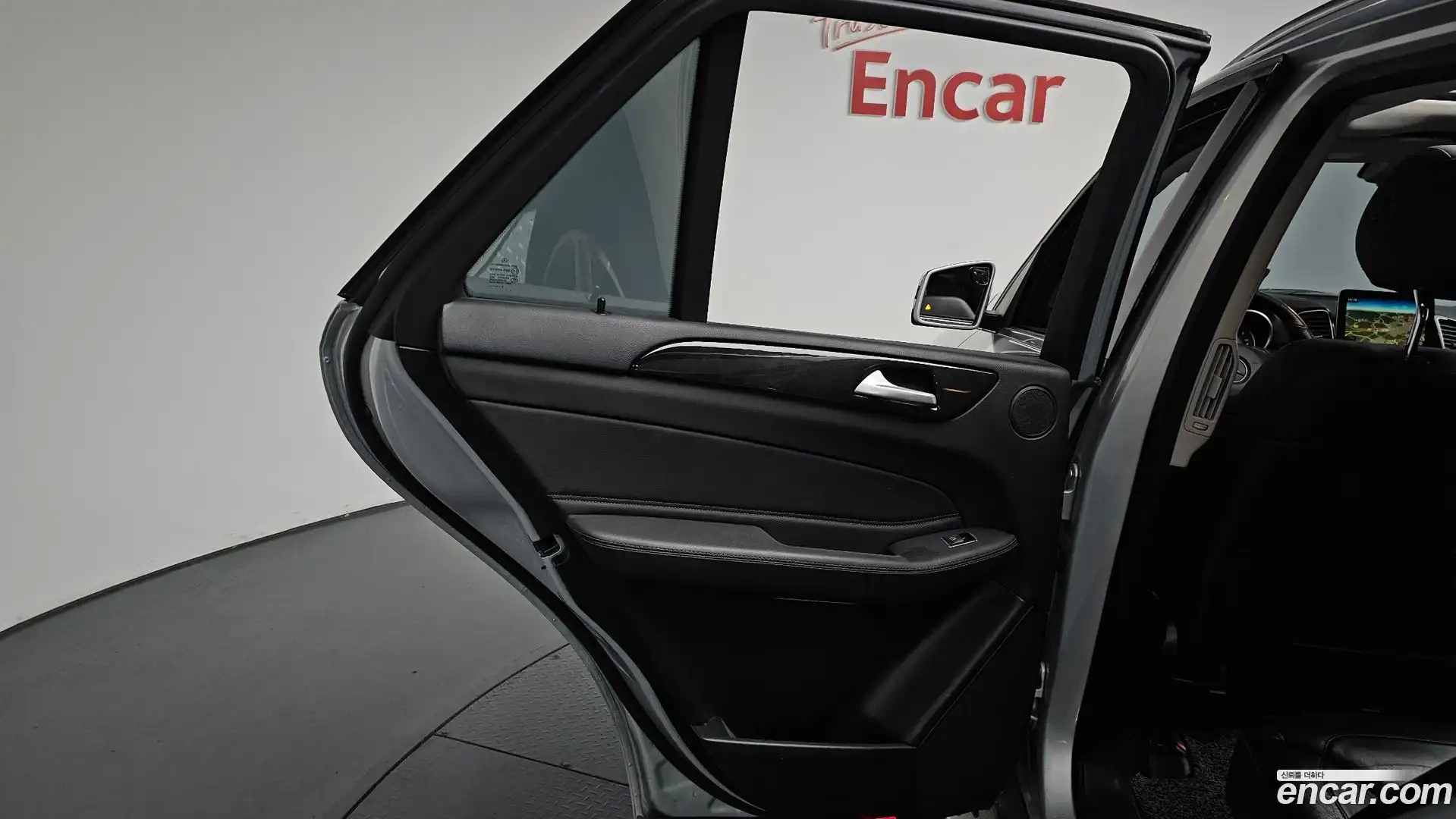 GLE-Class Mercedes-Benz 2016.9-INNER-035
