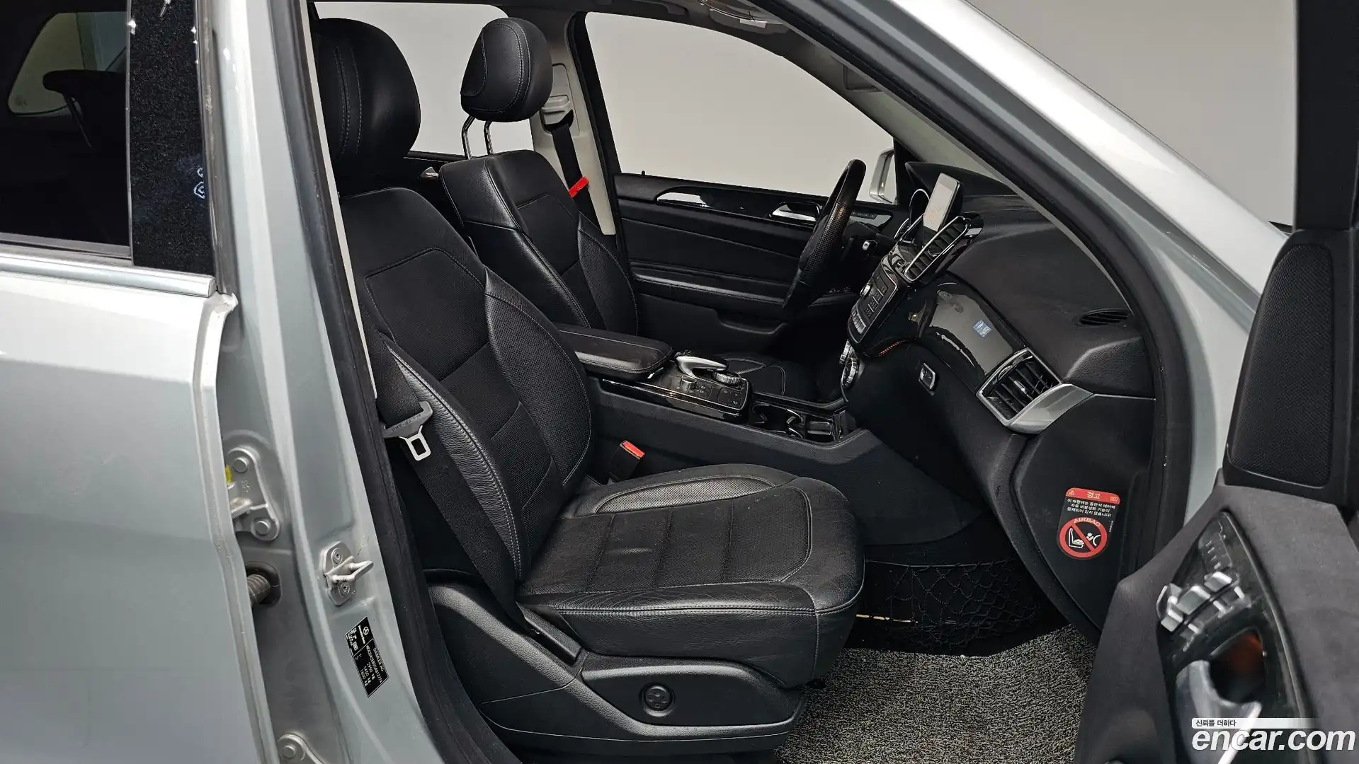 GLE-Class Mercedes-Benz 2016.9-INNER-036