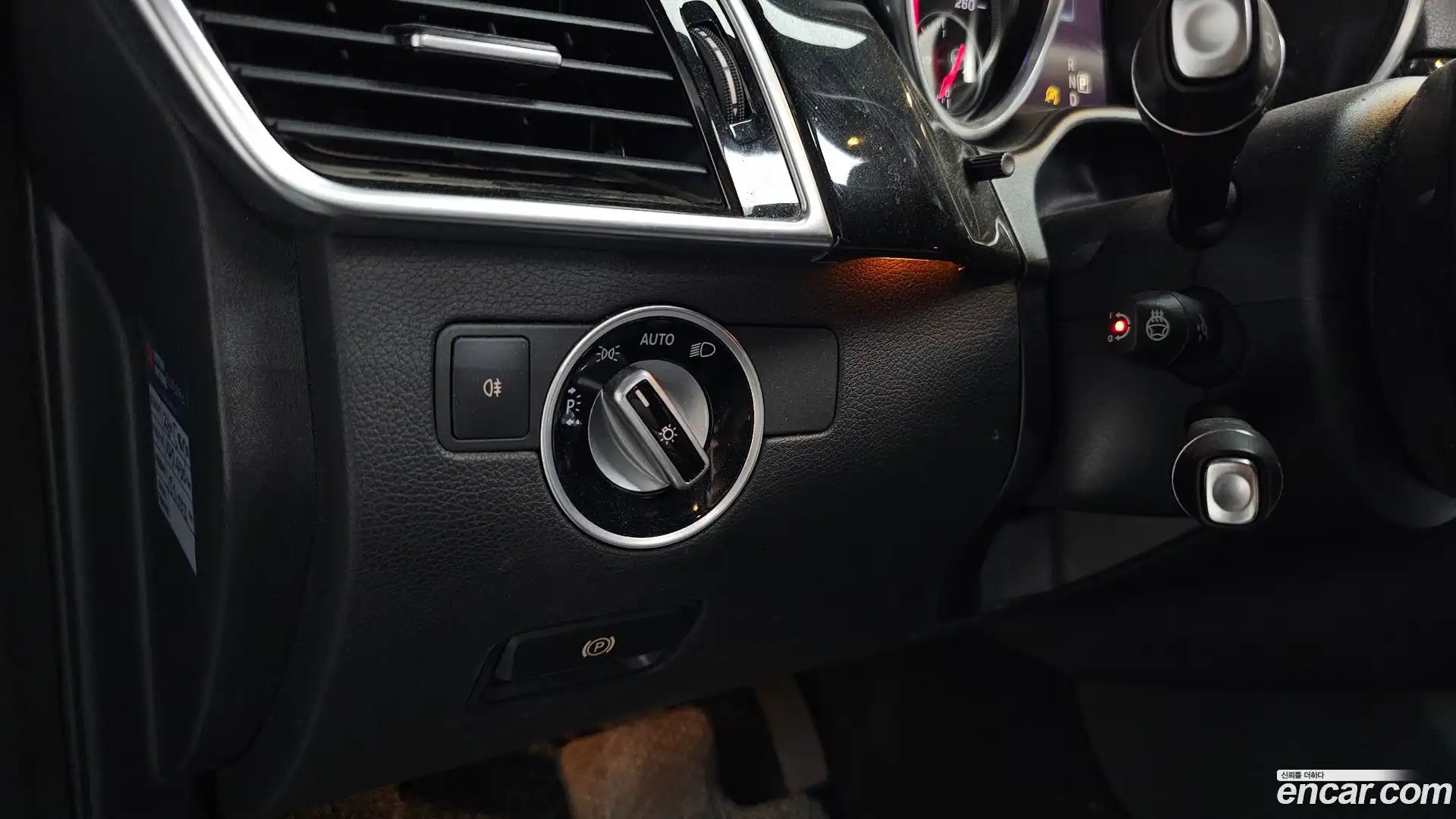 GLE-Class Mercedes-Benz 2016.9-OPTION-044