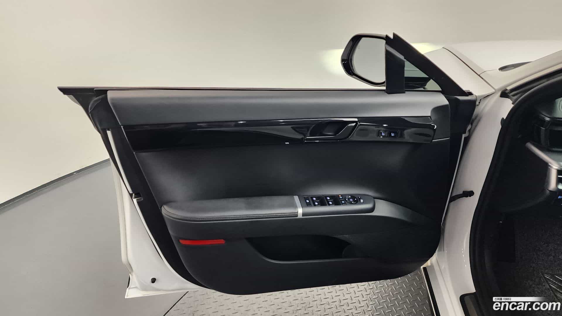 Grandeur Hyundai 2023.2-INNER-034