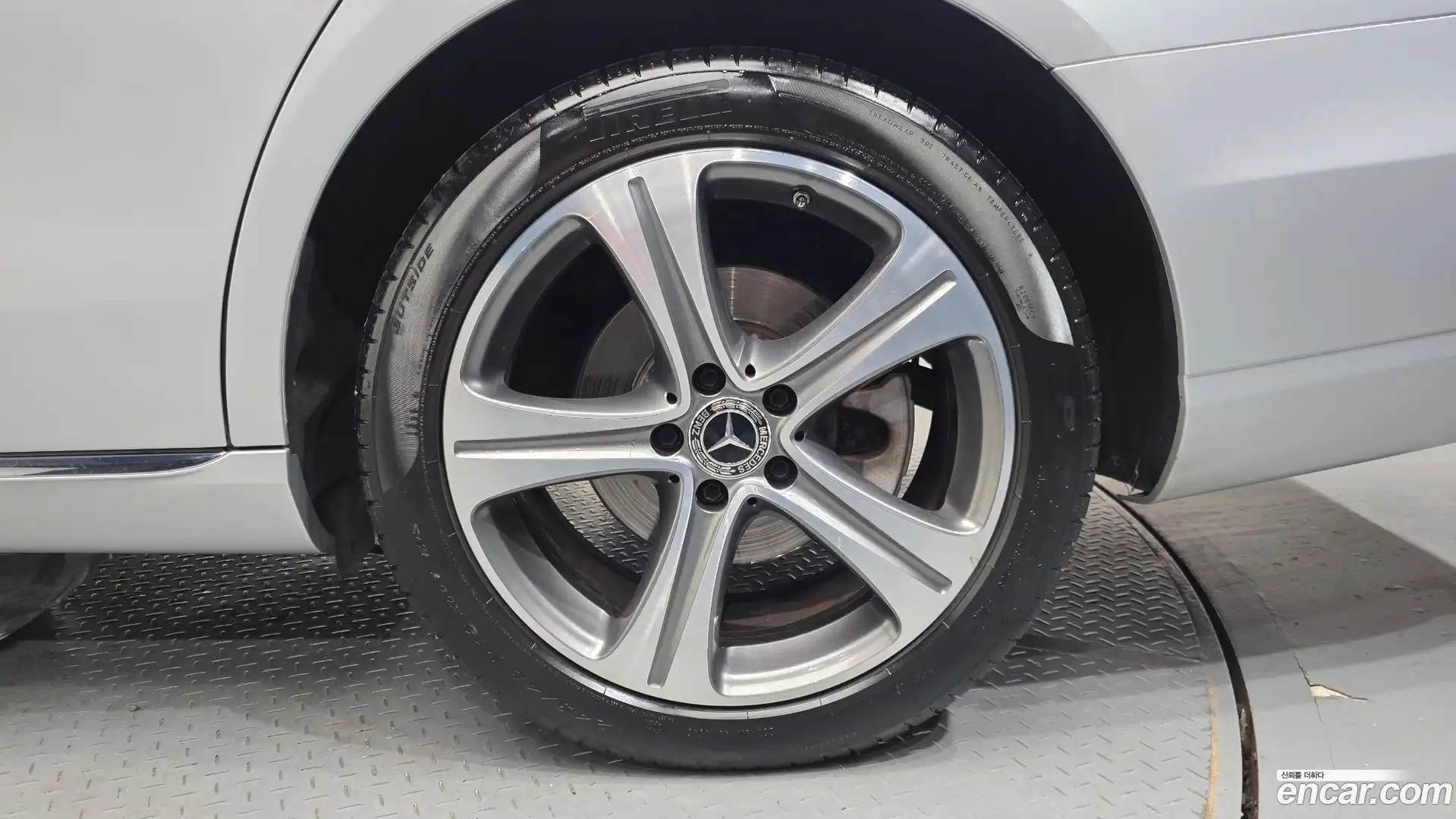 E-Class Mercedes-Benz 2018.2-OUTER-031