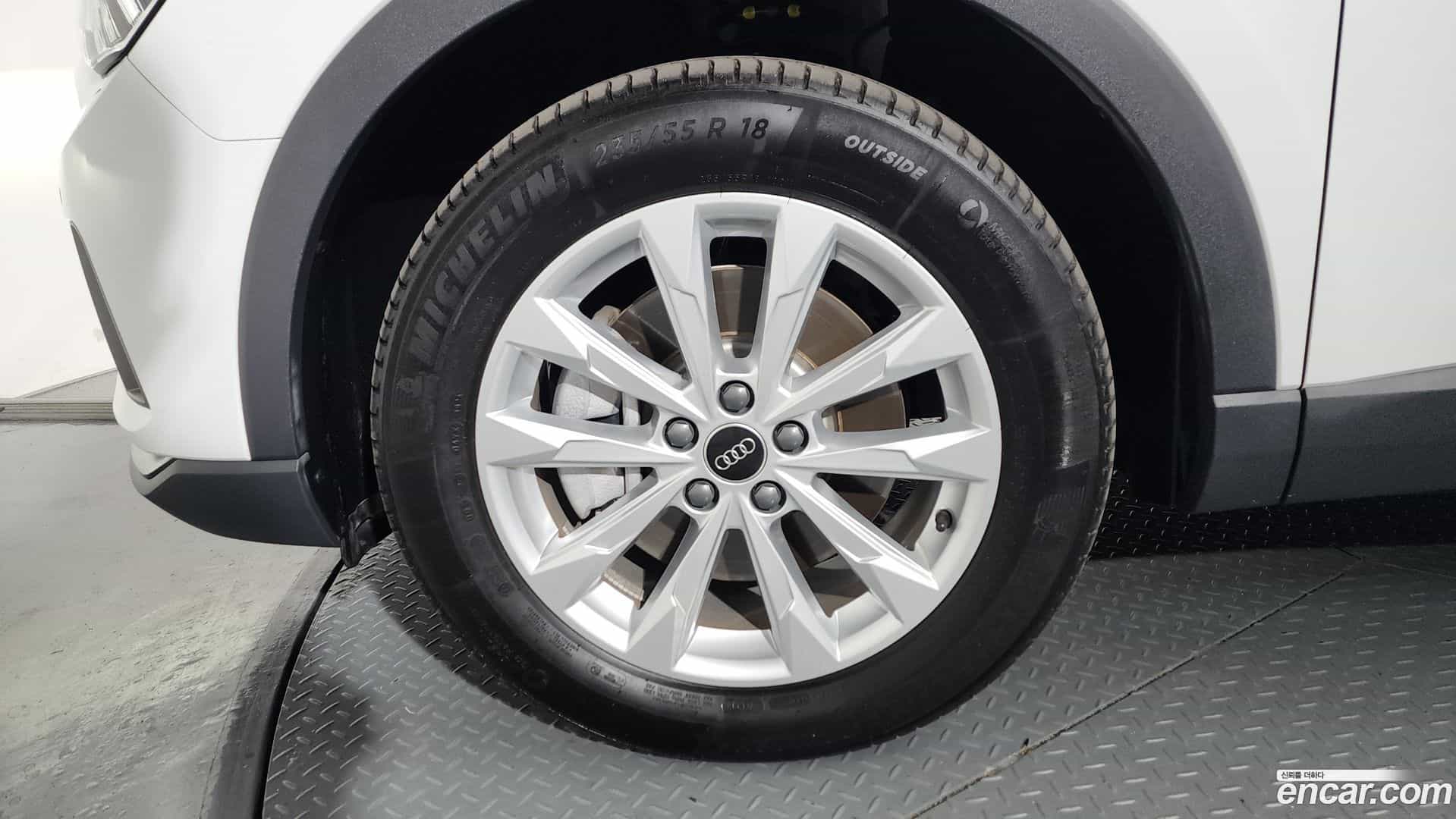 Q3 Audi 2025.4-OUTER-005