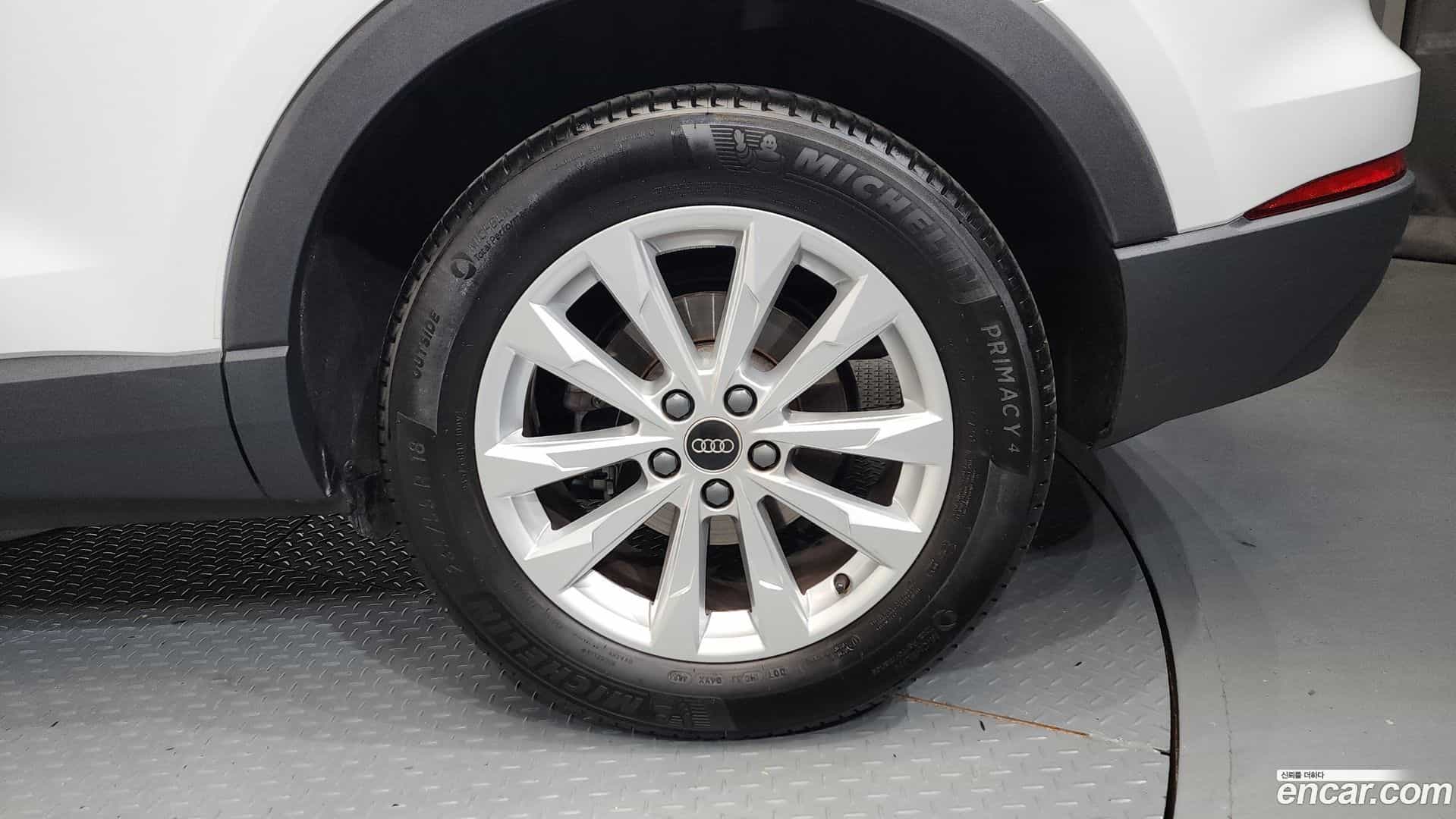 Q3 Audi 2025.4-OUTER-031