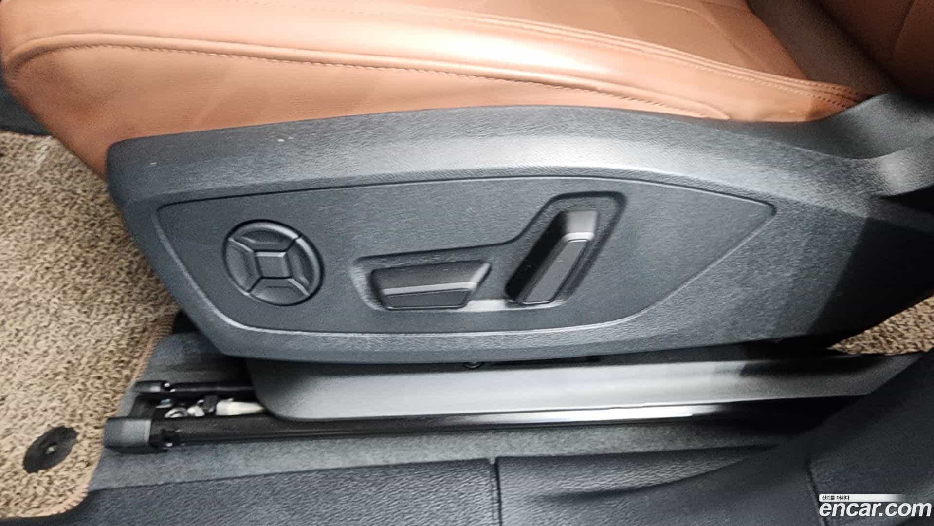 Q3 Audi 2025.4-OPTION-044