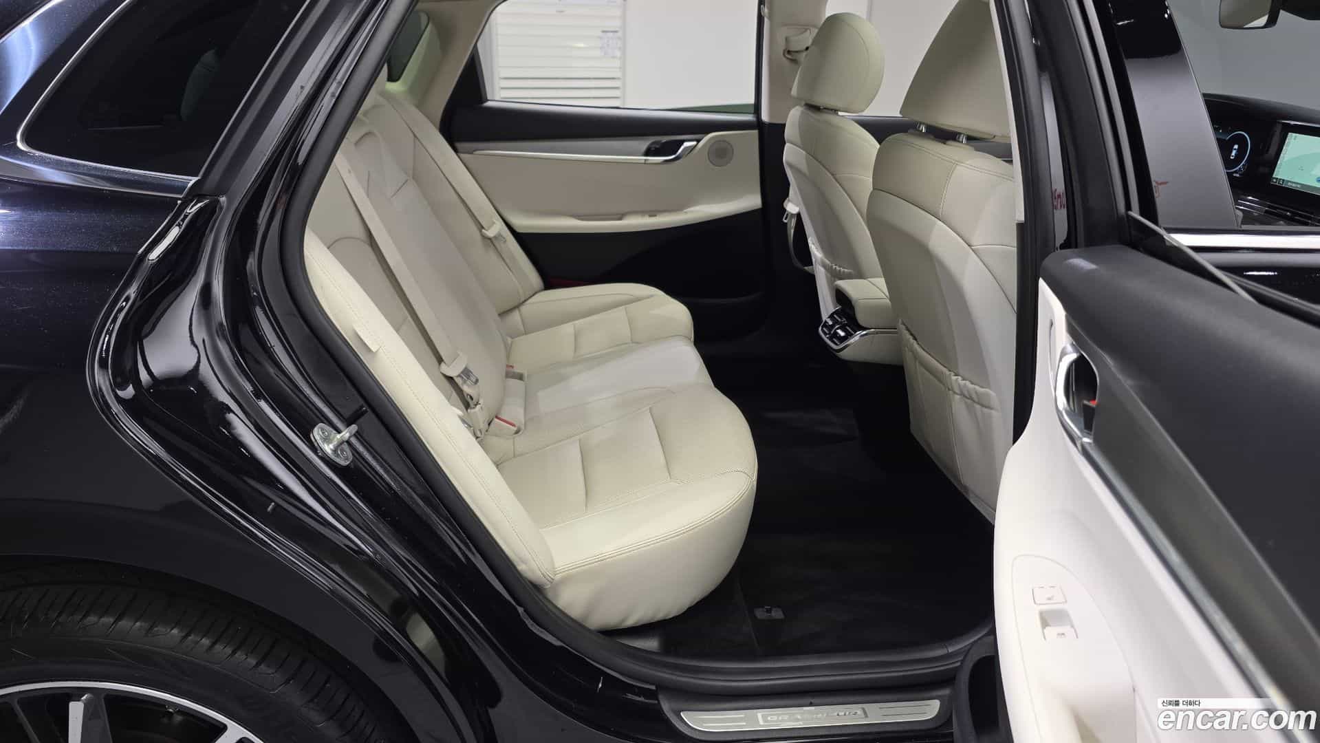 Grandeur Hyundai 2022.5-OPTION-015