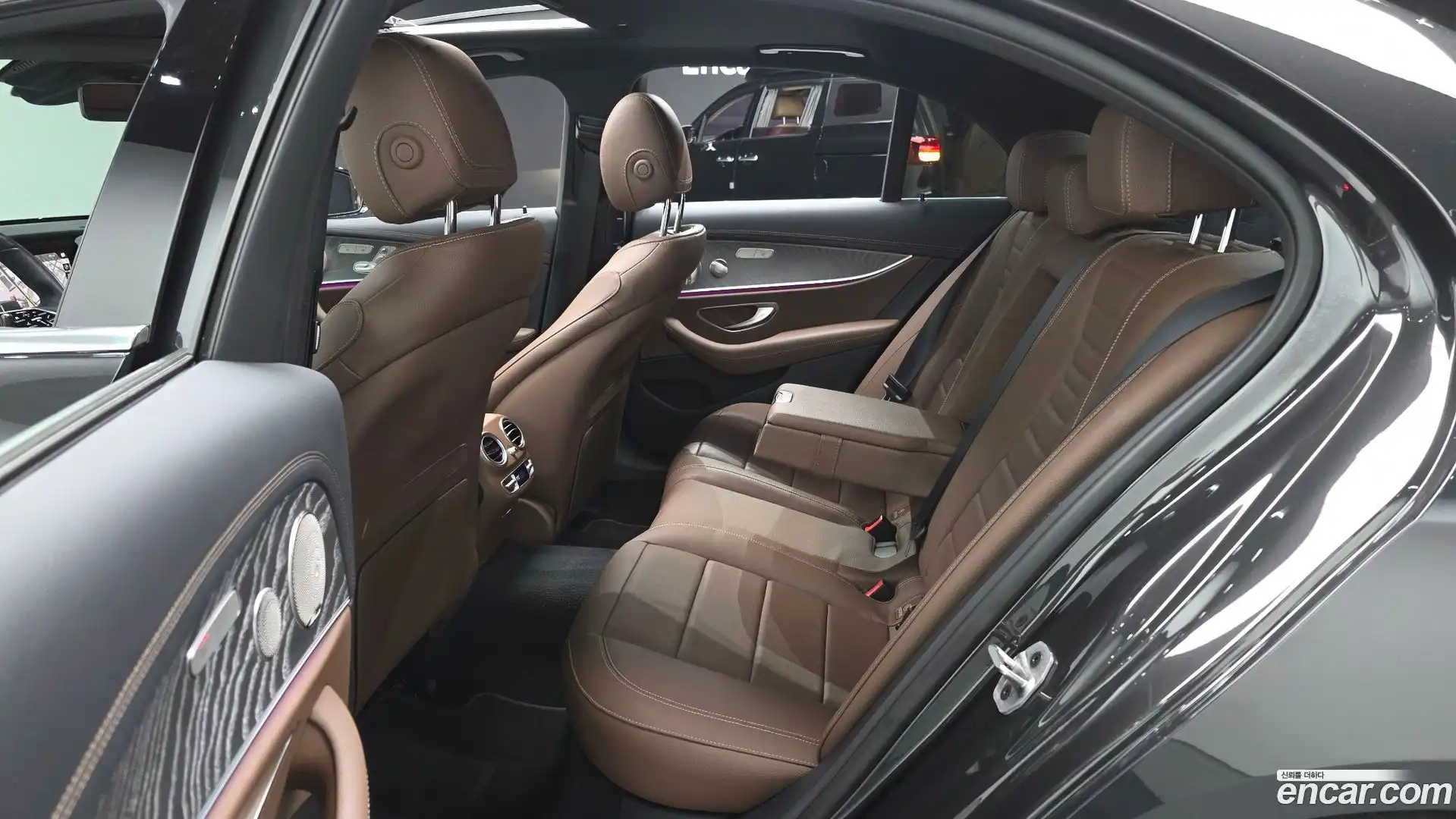 E-Class Mercedes-Benz 2022.4-OPTION-015