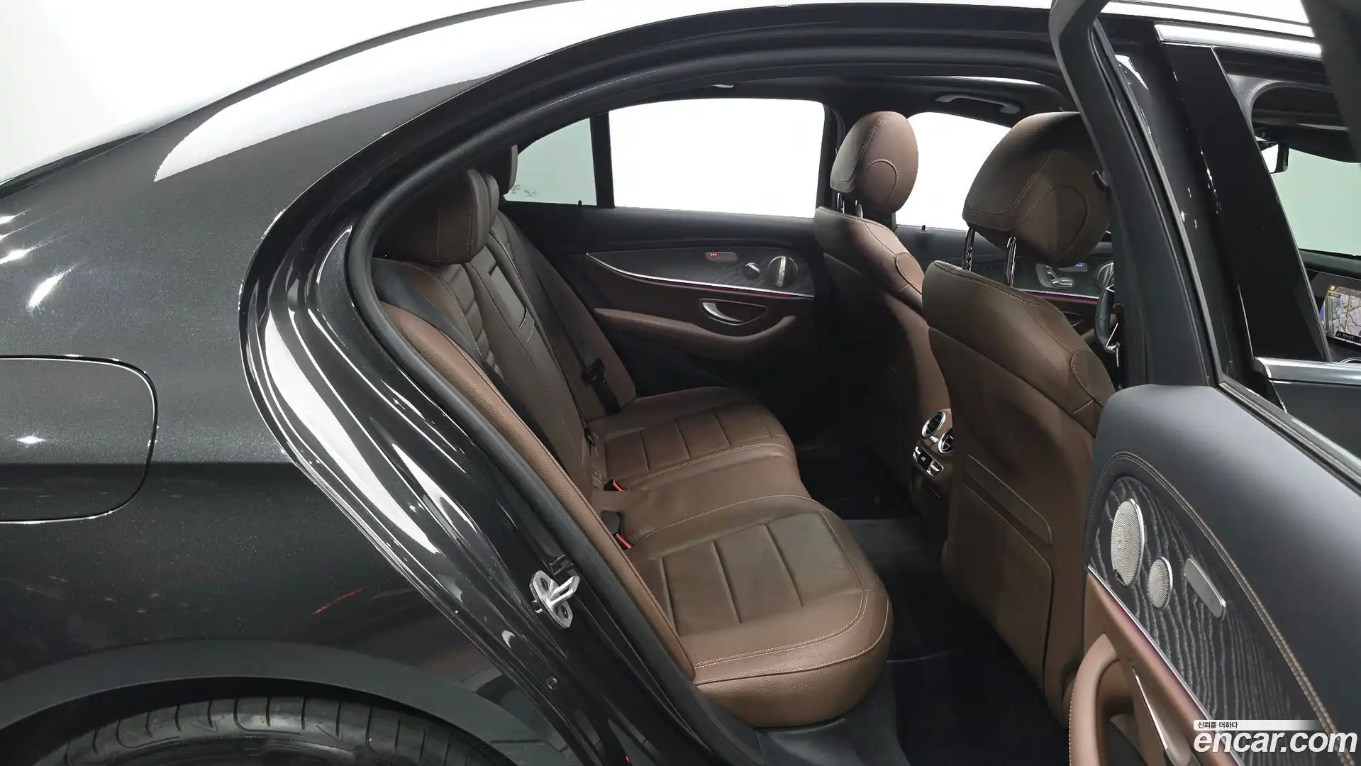 E-Class Mercedes-Benz 2022.4-OPTION-016