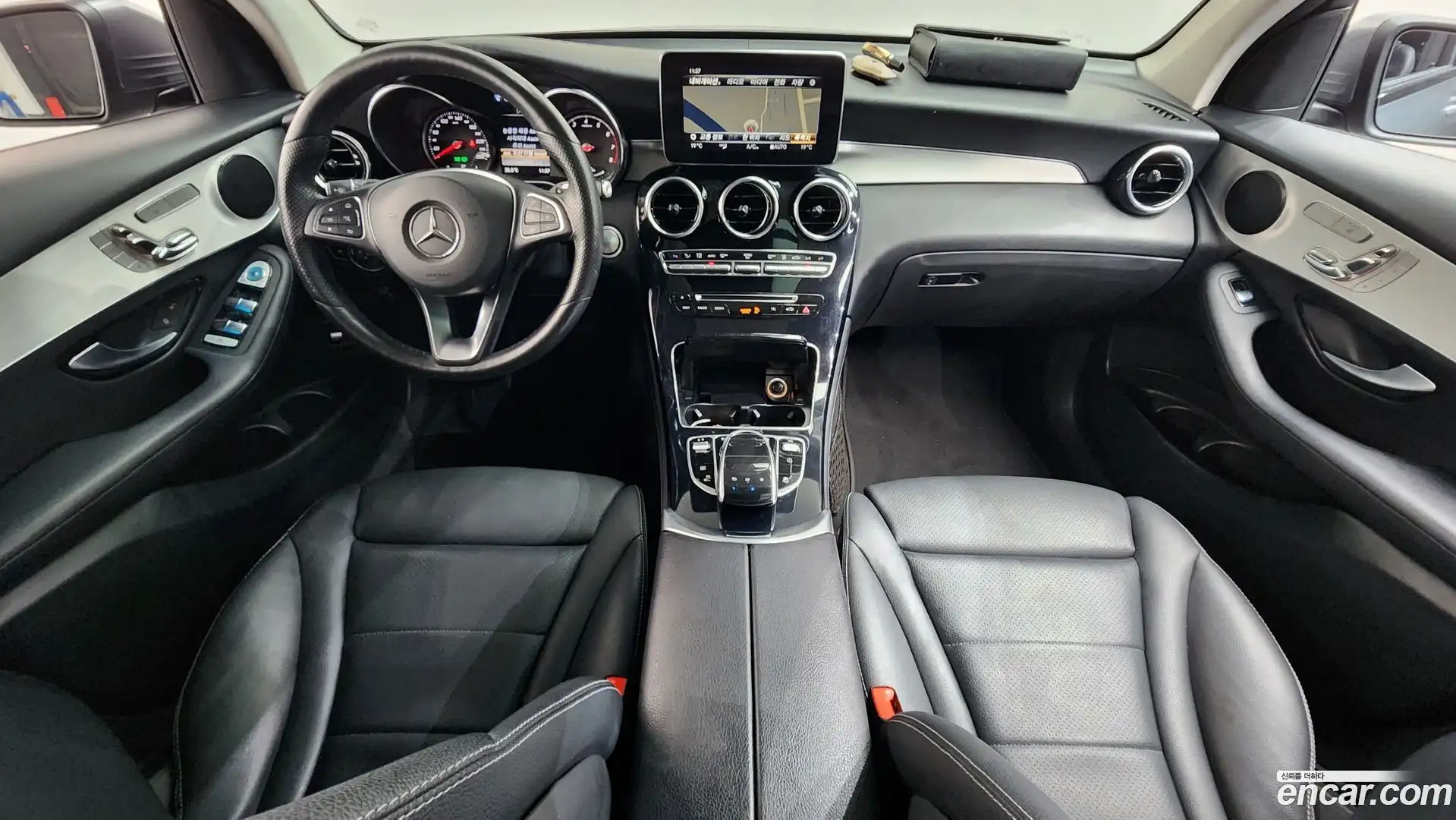 GLC-Class Mercedes-Benz 2018.6-INNER-007