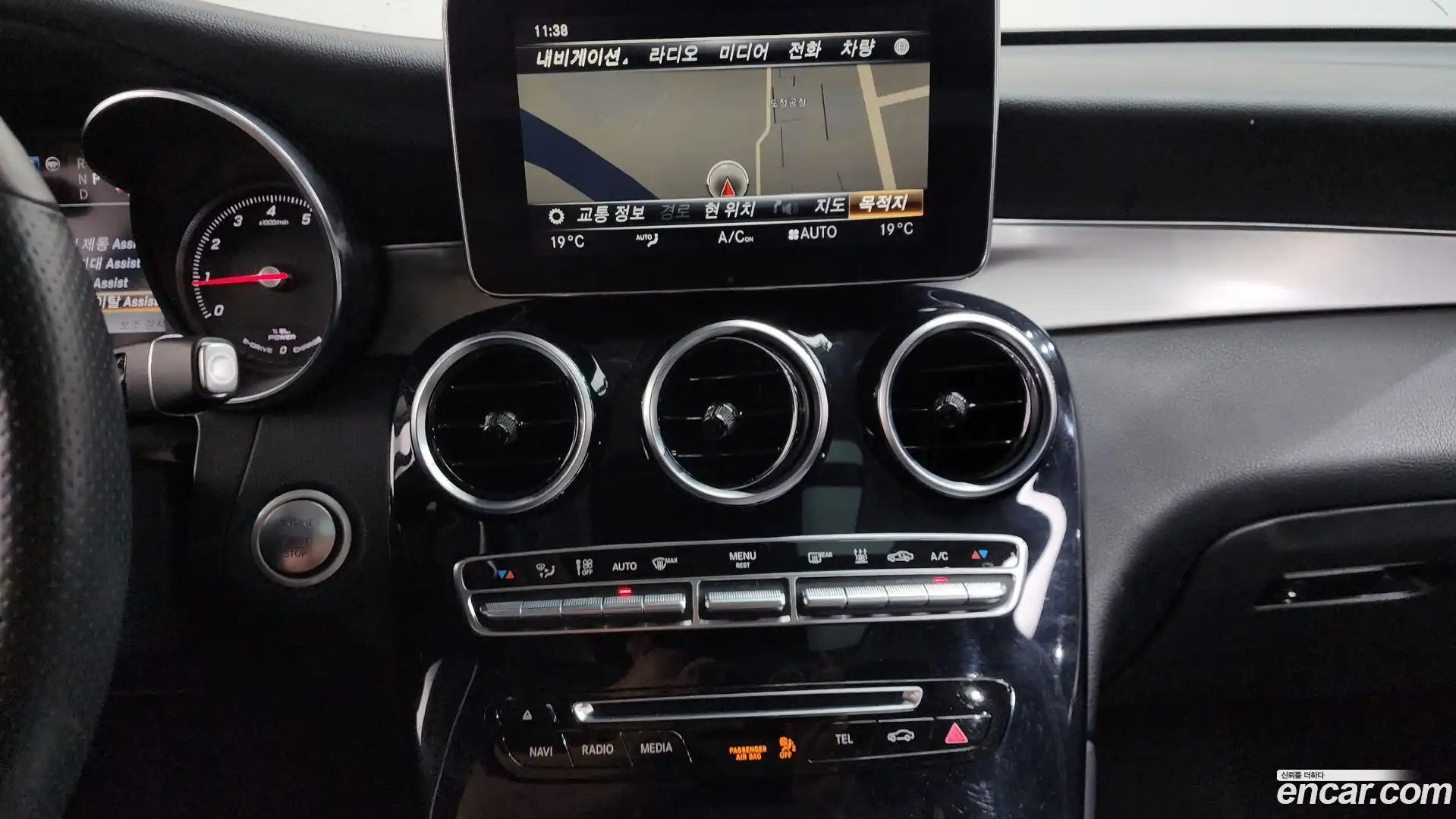 GLC-Class Mercedes-Benz 2018.6-OPTION-017