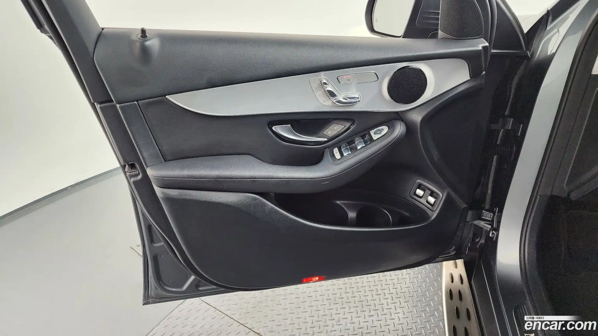 GLC-Class Mercedes-Benz 2018.6-INNER-034