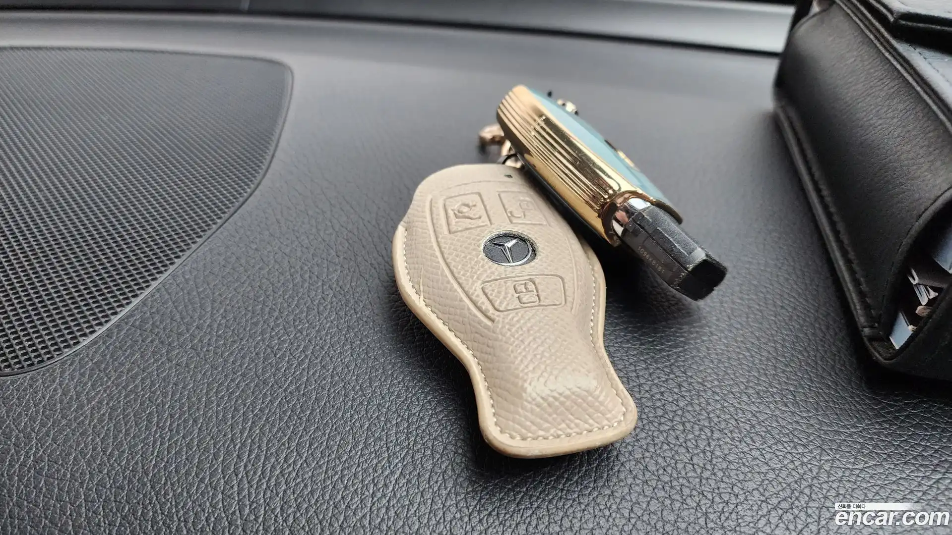 GLC-Class Mercedes-Benz 2018.6-OPTION-044