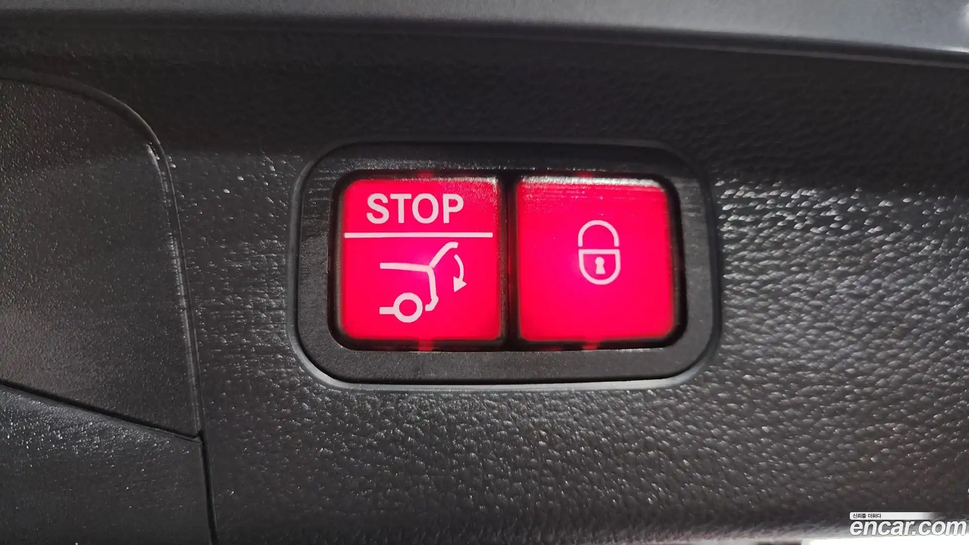 GLC-Class Mercedes-Benz 2018.6-OPTION-045
