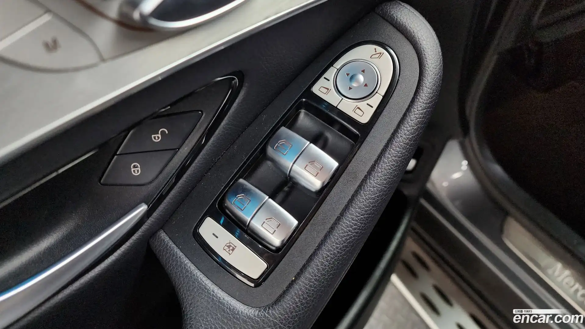 GLC-Class Mercedes-Benz 2018.6-OPTION-047