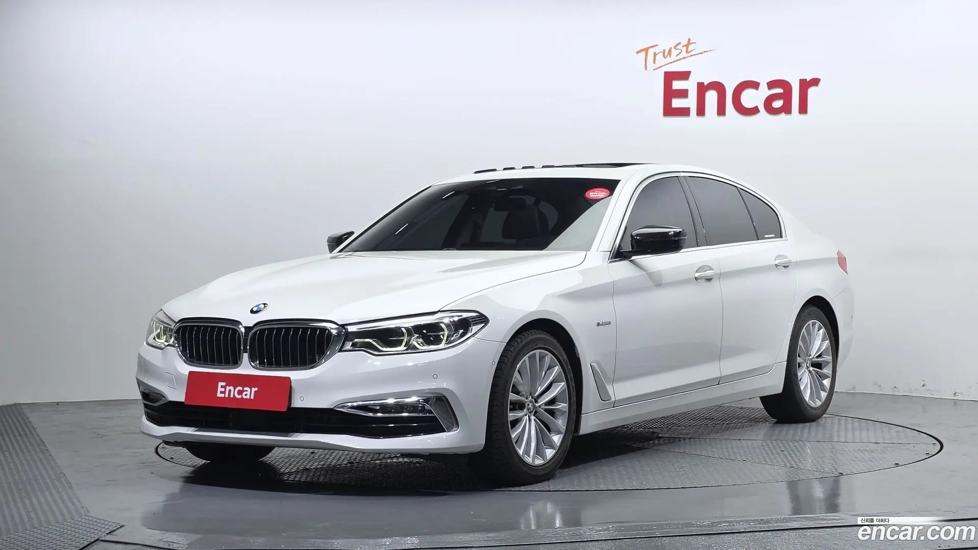 Main__Slider__Photo:5-Series BMW 2018.9-0