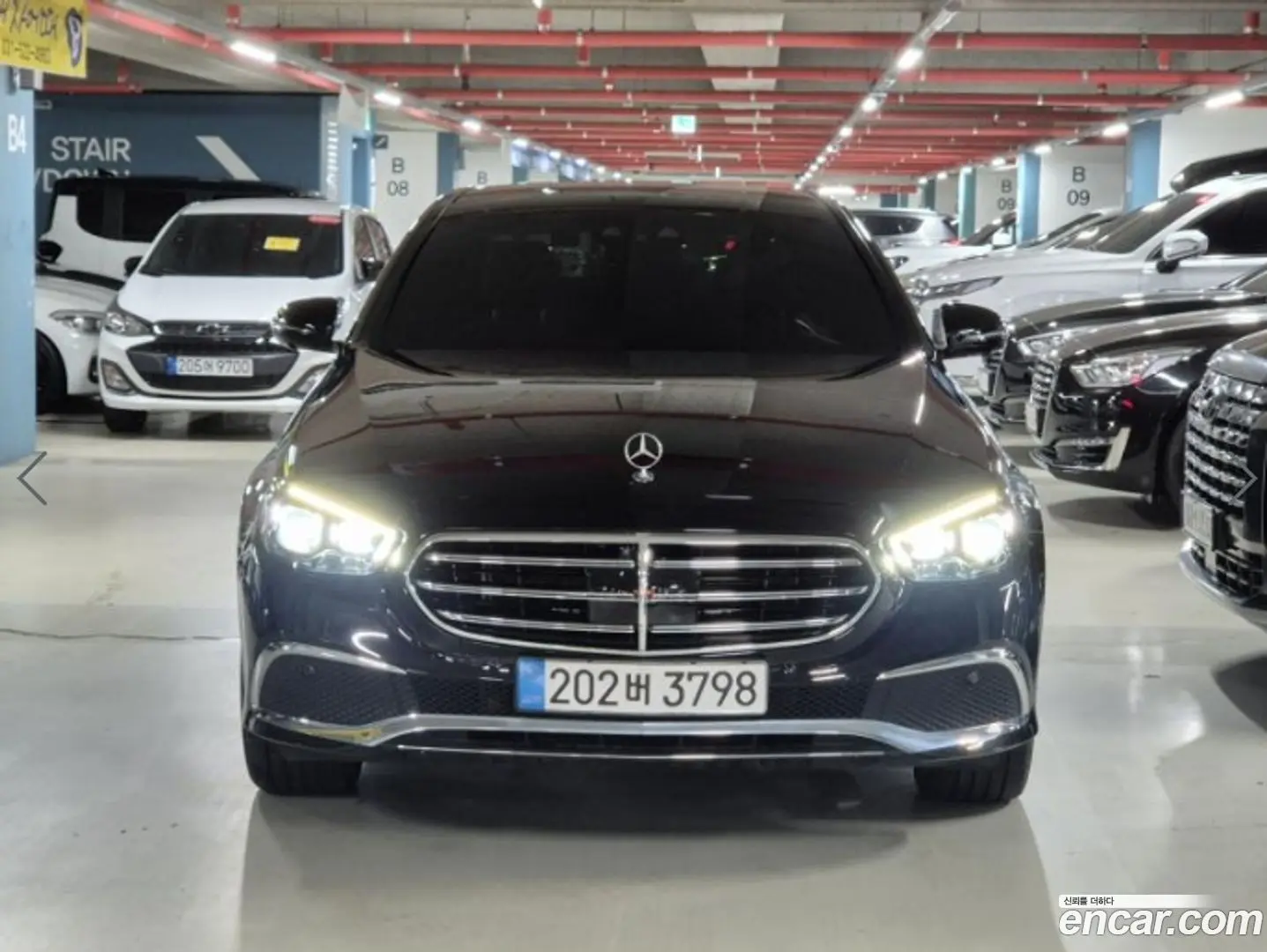 Main__Slider__Photo:E-Class Mercedes-Benz 2023.8-0