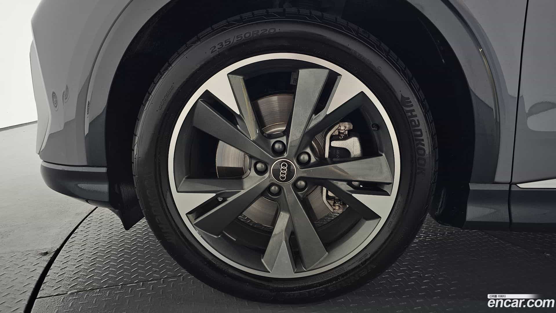 Q4 e-tron Audi 2023.11-OUTER-005