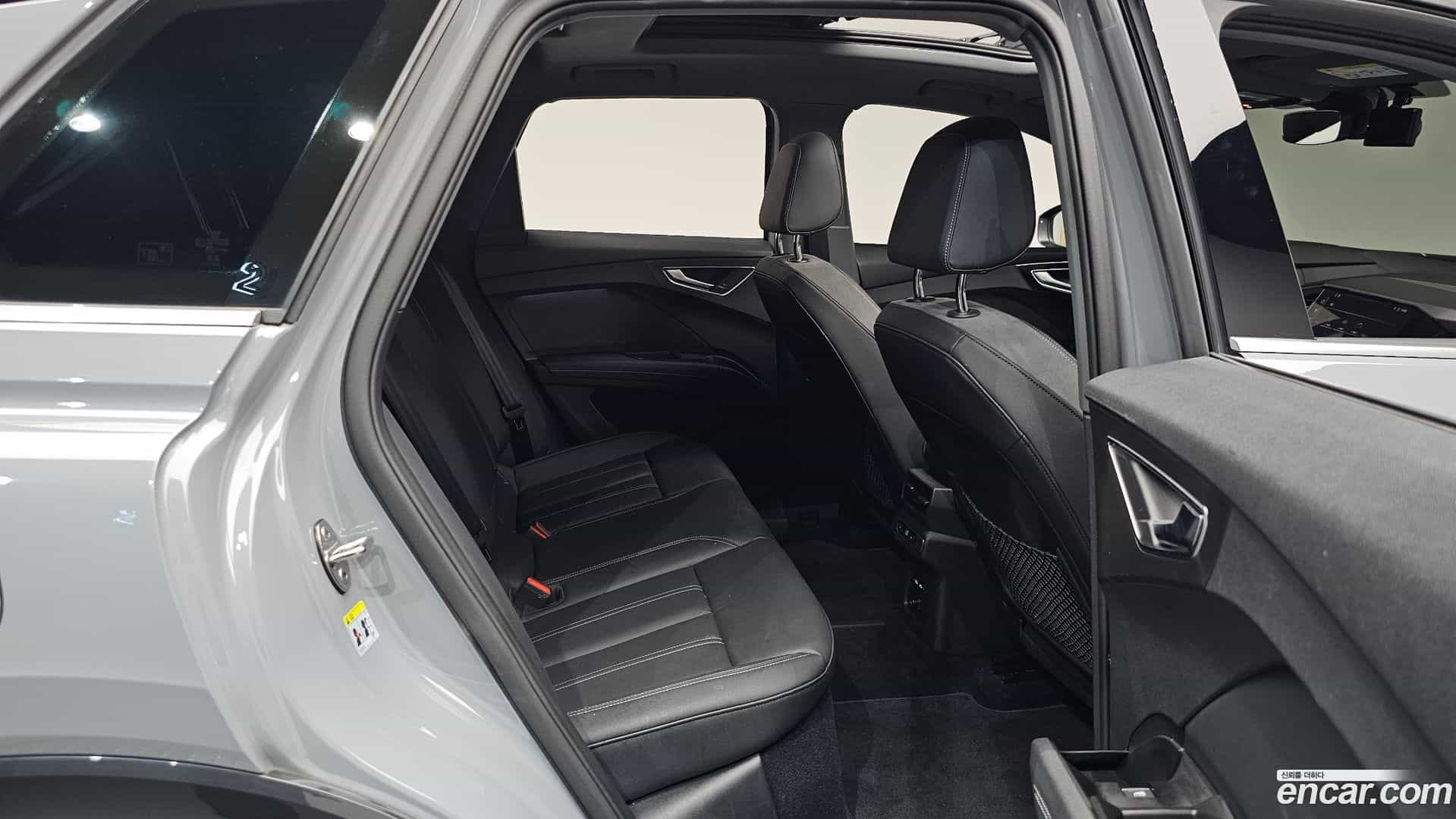 Q4 e-tron Audi 2023.11-OPTION-015