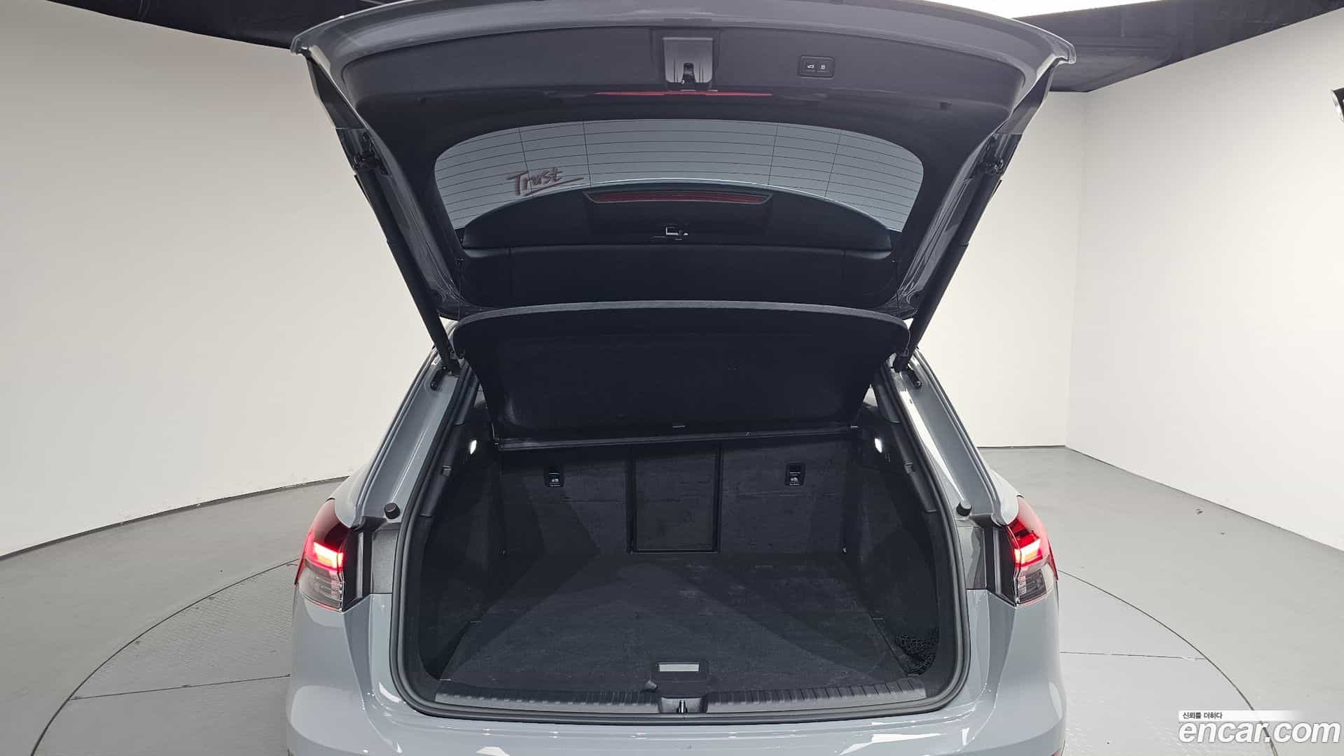 Q4 e-tron Audi 2023.11-OPTION-024