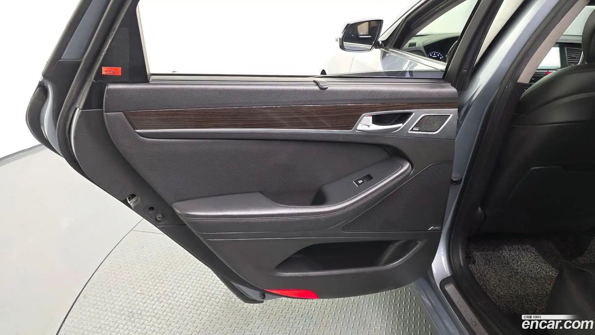 G80 Genesis 2016.8-INNER-035
