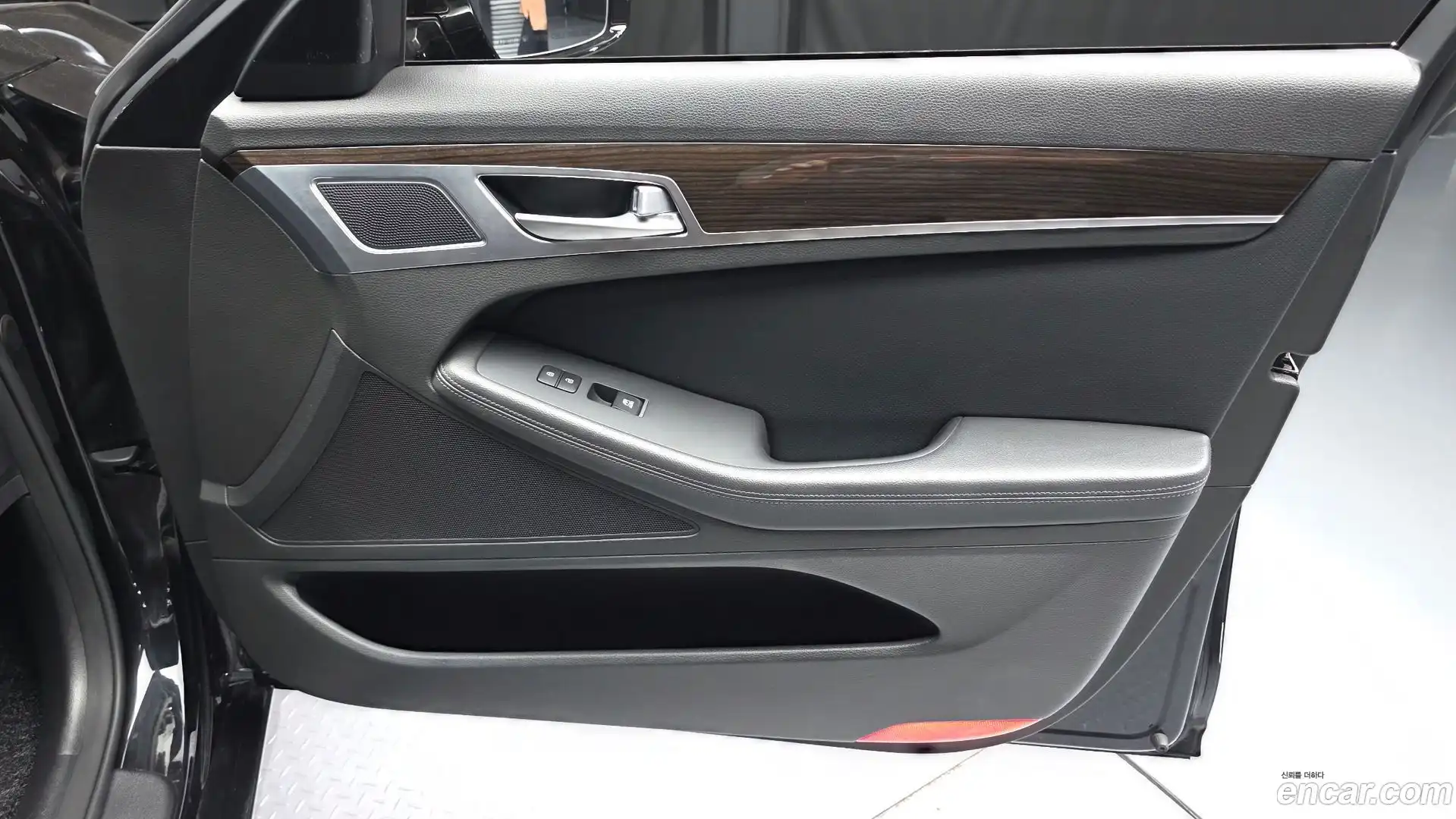 G80 Genesis 2018.2-INNER-034