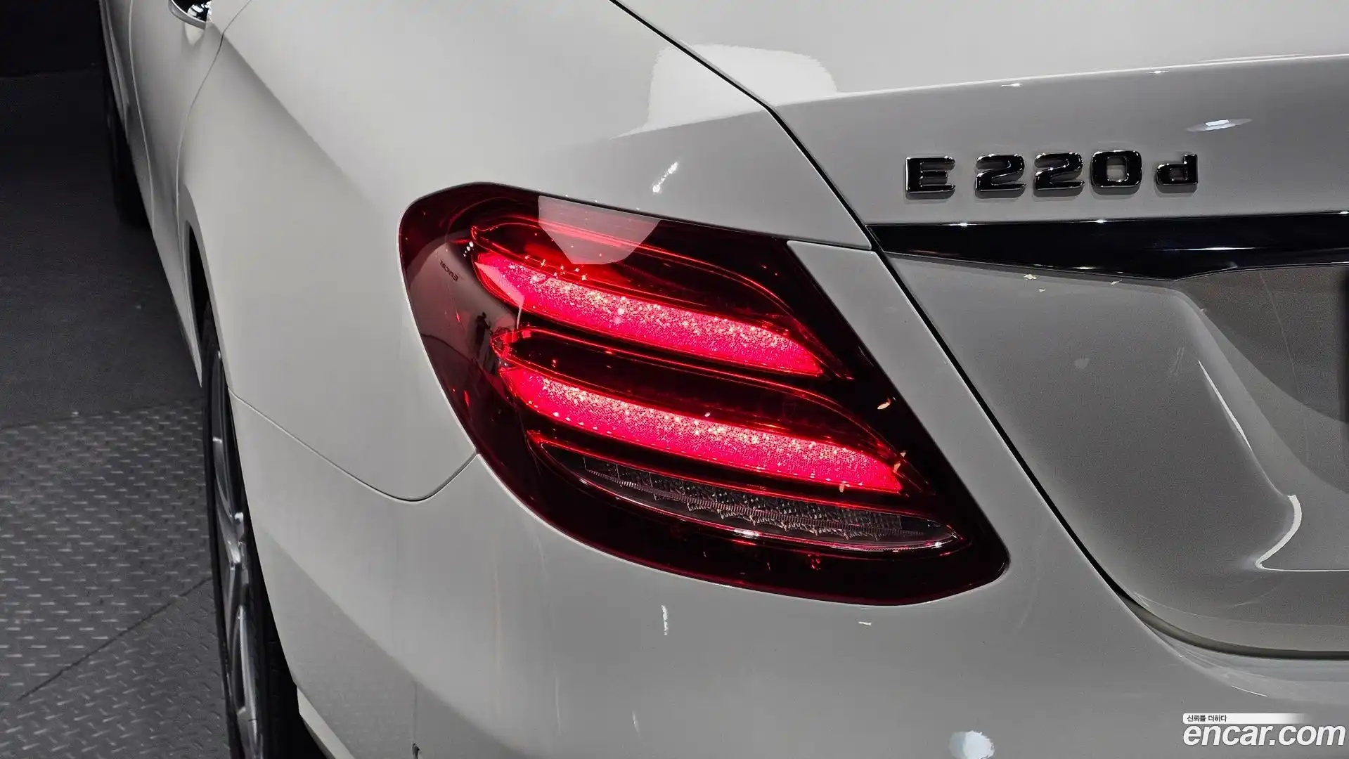E-Class Mercedes-Benz 2016.9-OUTER-033