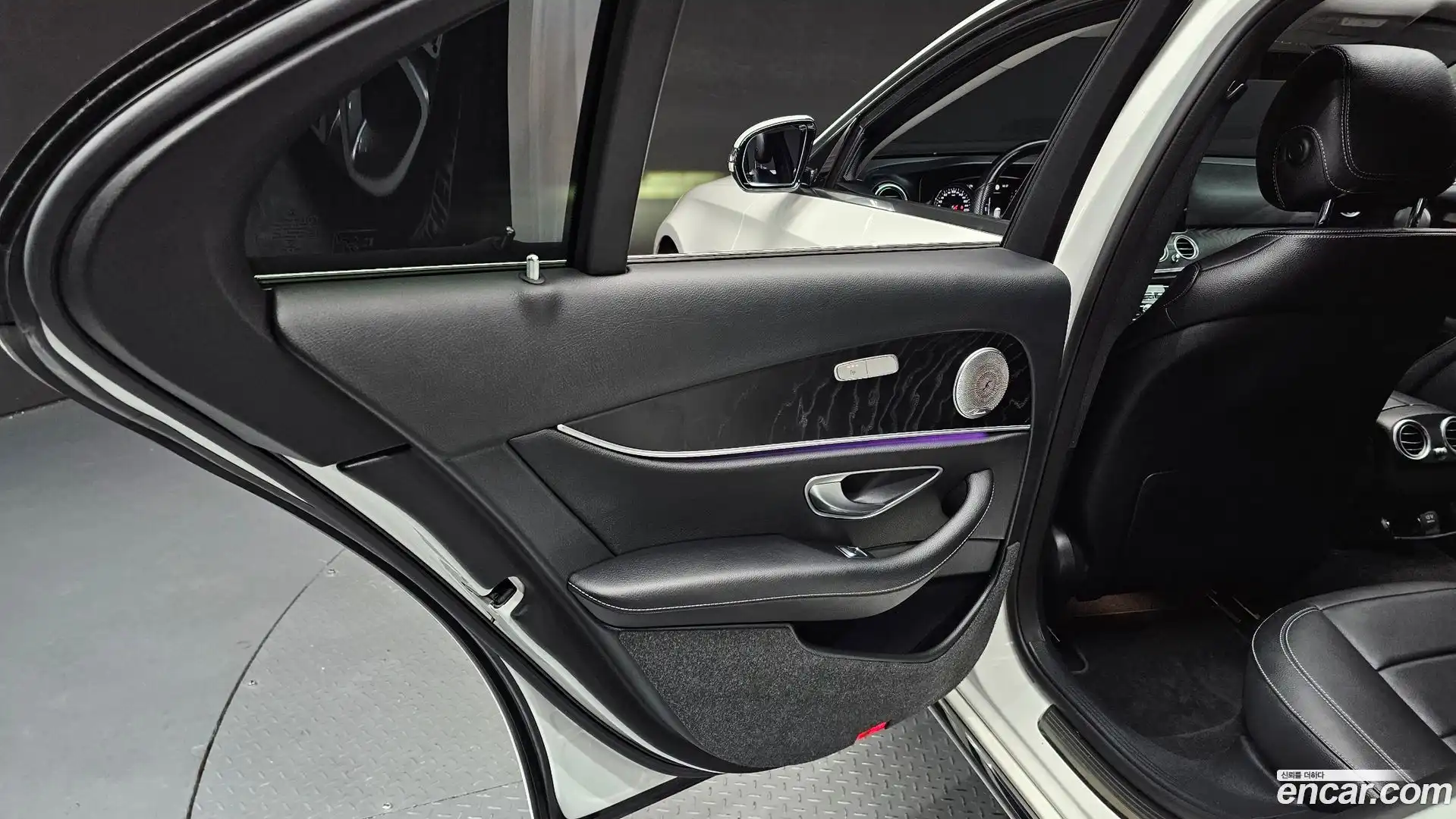 E-Class Mercedes-Benz 2016.9-INNER-035