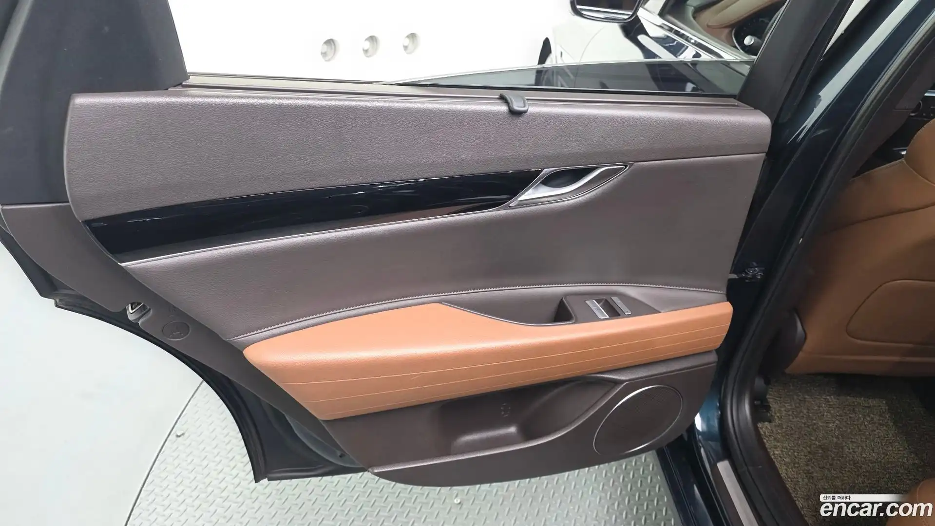 G80 Genesis 2021.3-INNER-035