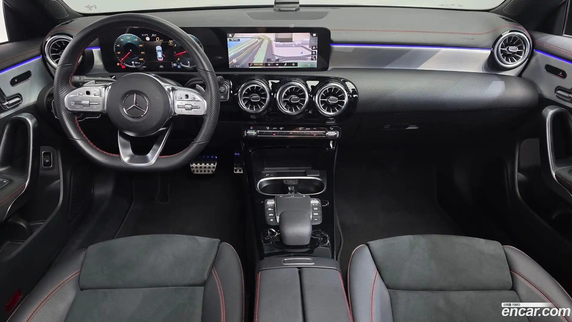 CLA-Class Mercedes-Benz 2022.11-INNER-007